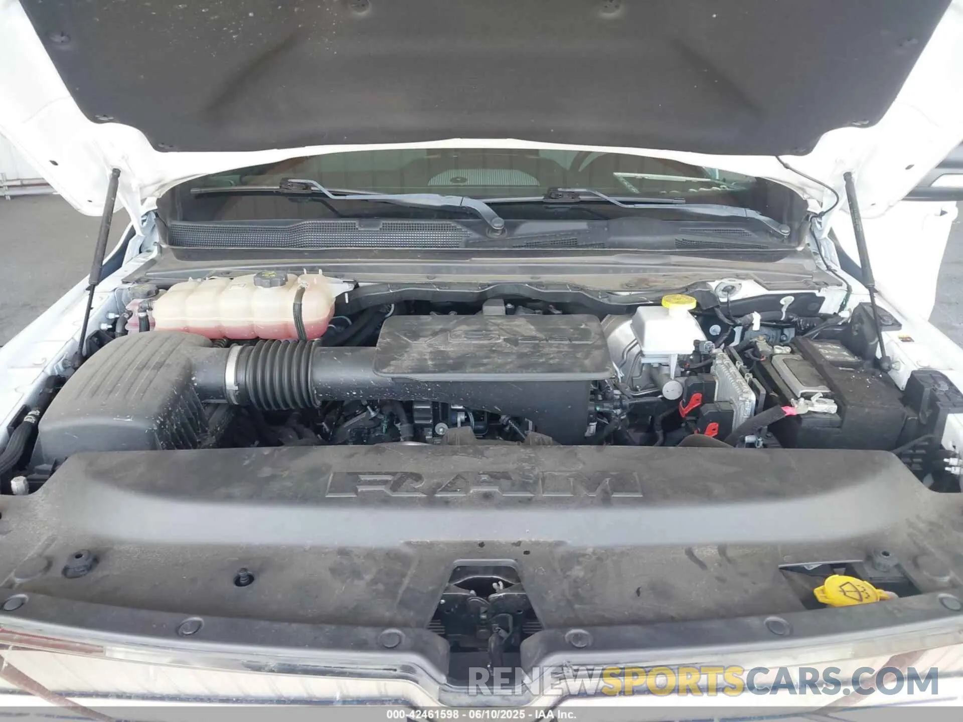 10 Photograph of a damaged car 1C6RREFG2NN446330 RAM 1500 2022
