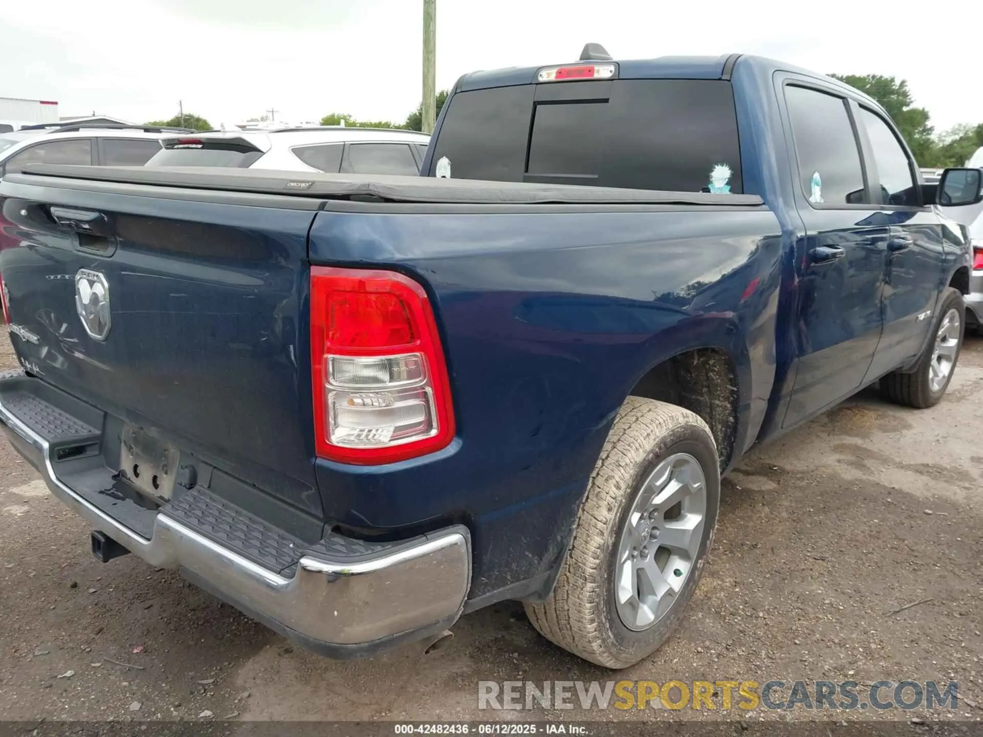 4 Photograph of a damaged car 1C6RREFG6NN261357 RAM 1500 2022