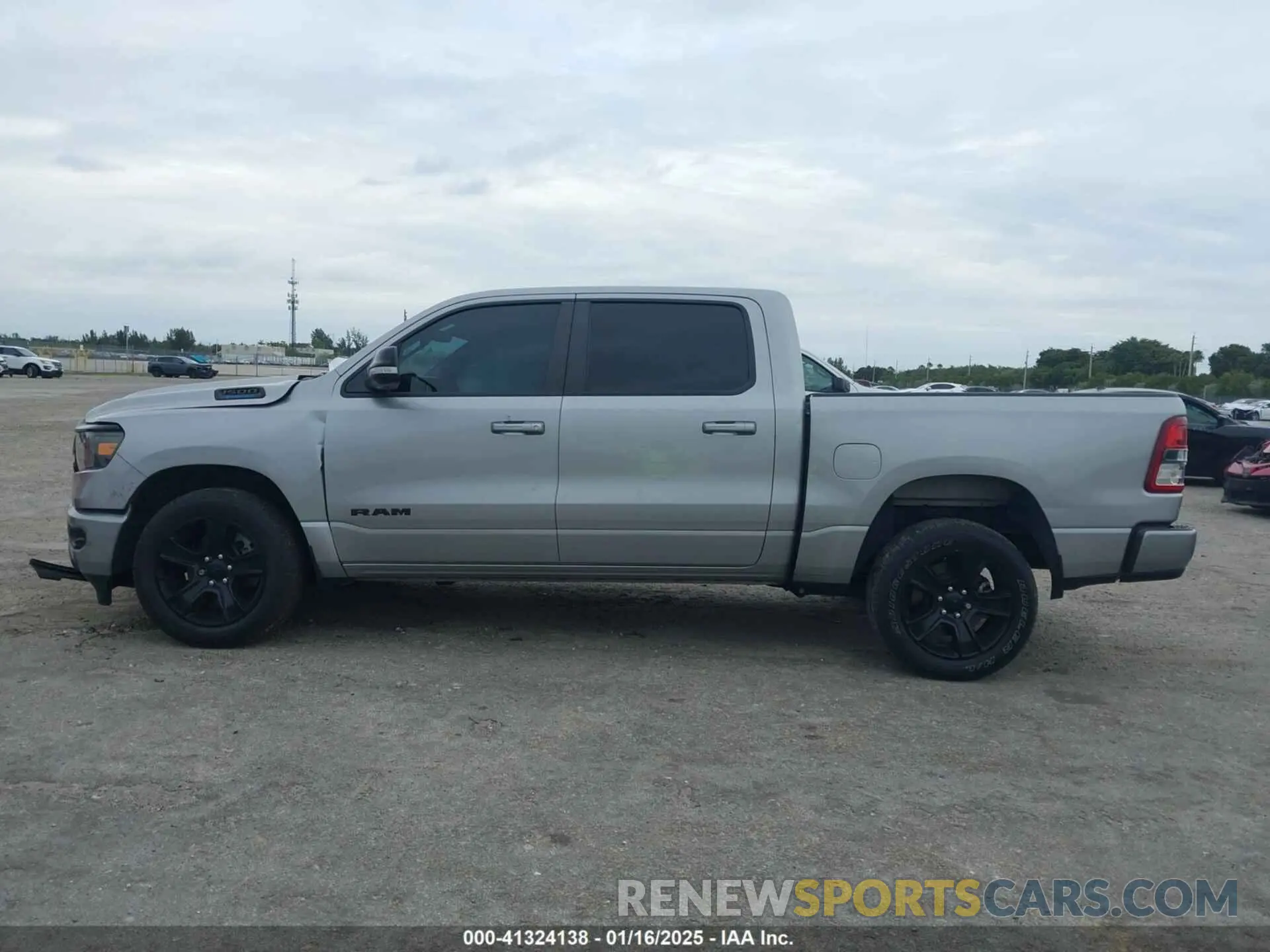 14 Photograph of a damaged car 1C6RREFG8NN326239 RAM 1500 2022