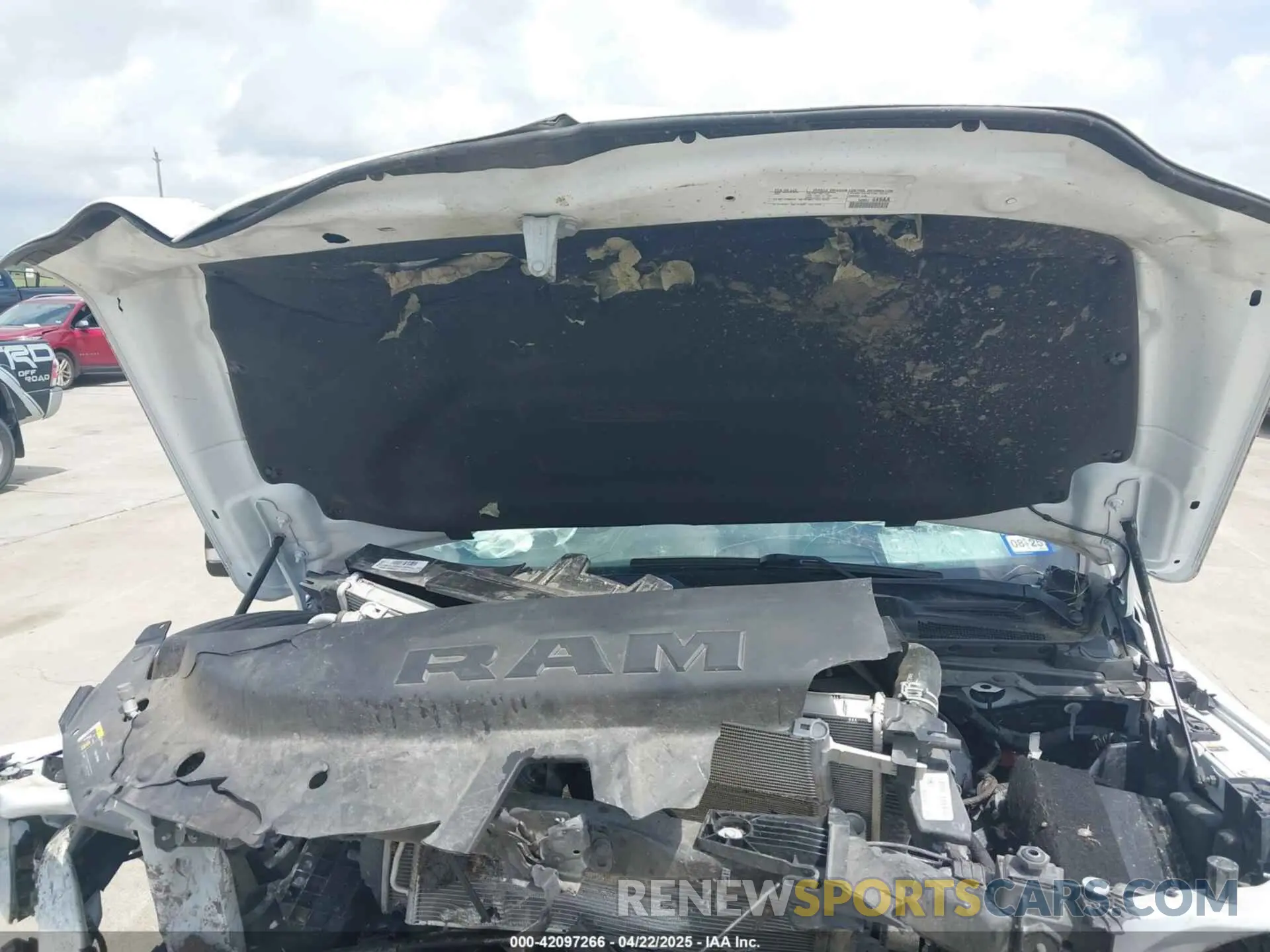 10 Фотография поврежденного автомобиля 1C6RREFM1NN326038 RAM 1500 2022
