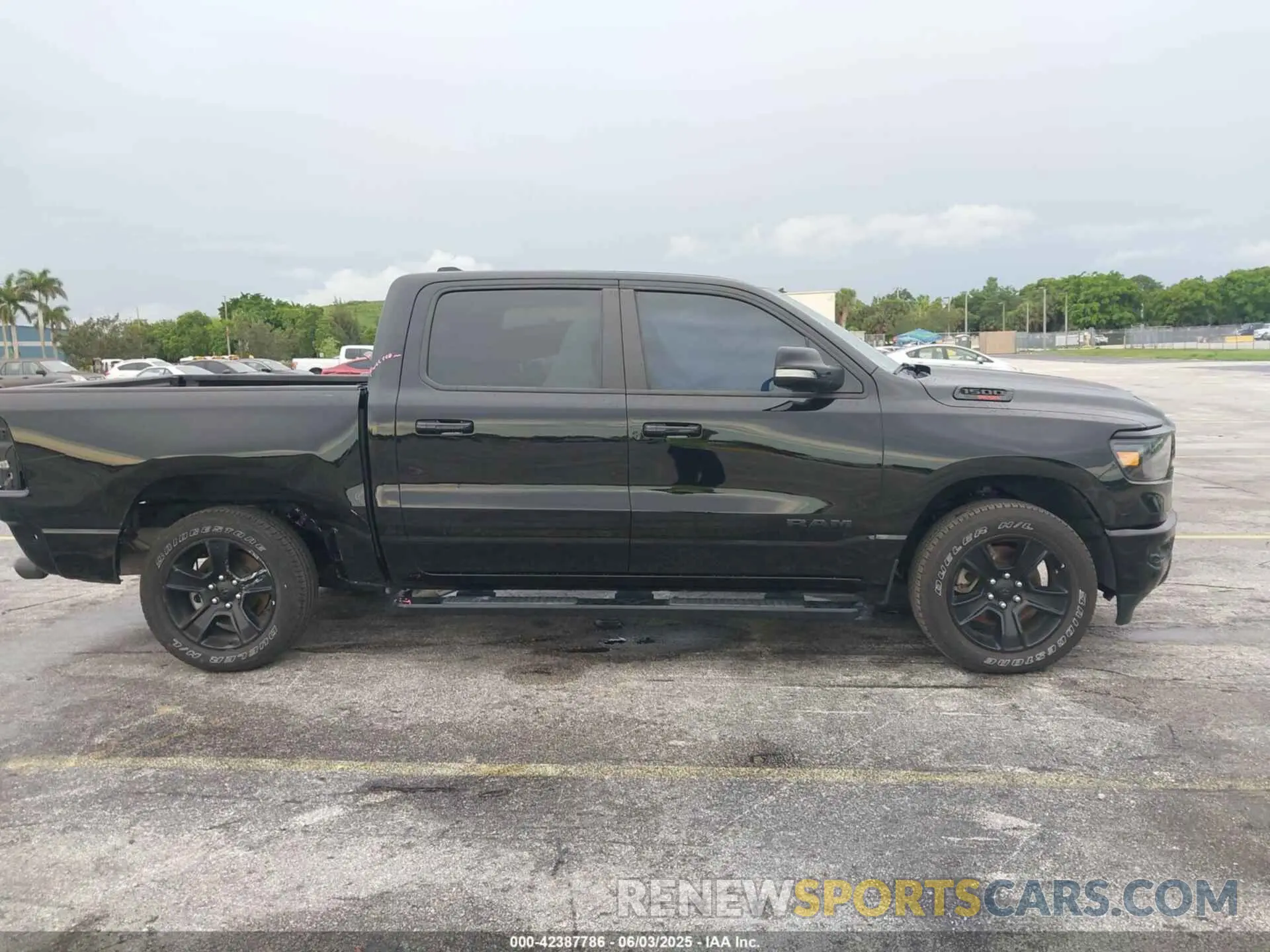 14 Photograph of a damaged car 1C6RREFM3NN268238 RAM 1500 2022