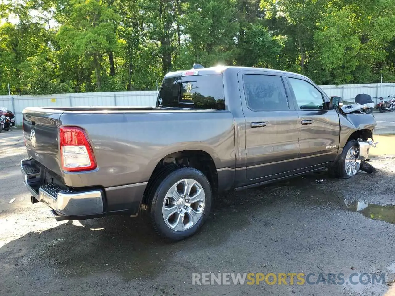 3 Photograph of a damaged car 1C6RREFT2NN173791 RAM 1500 2022