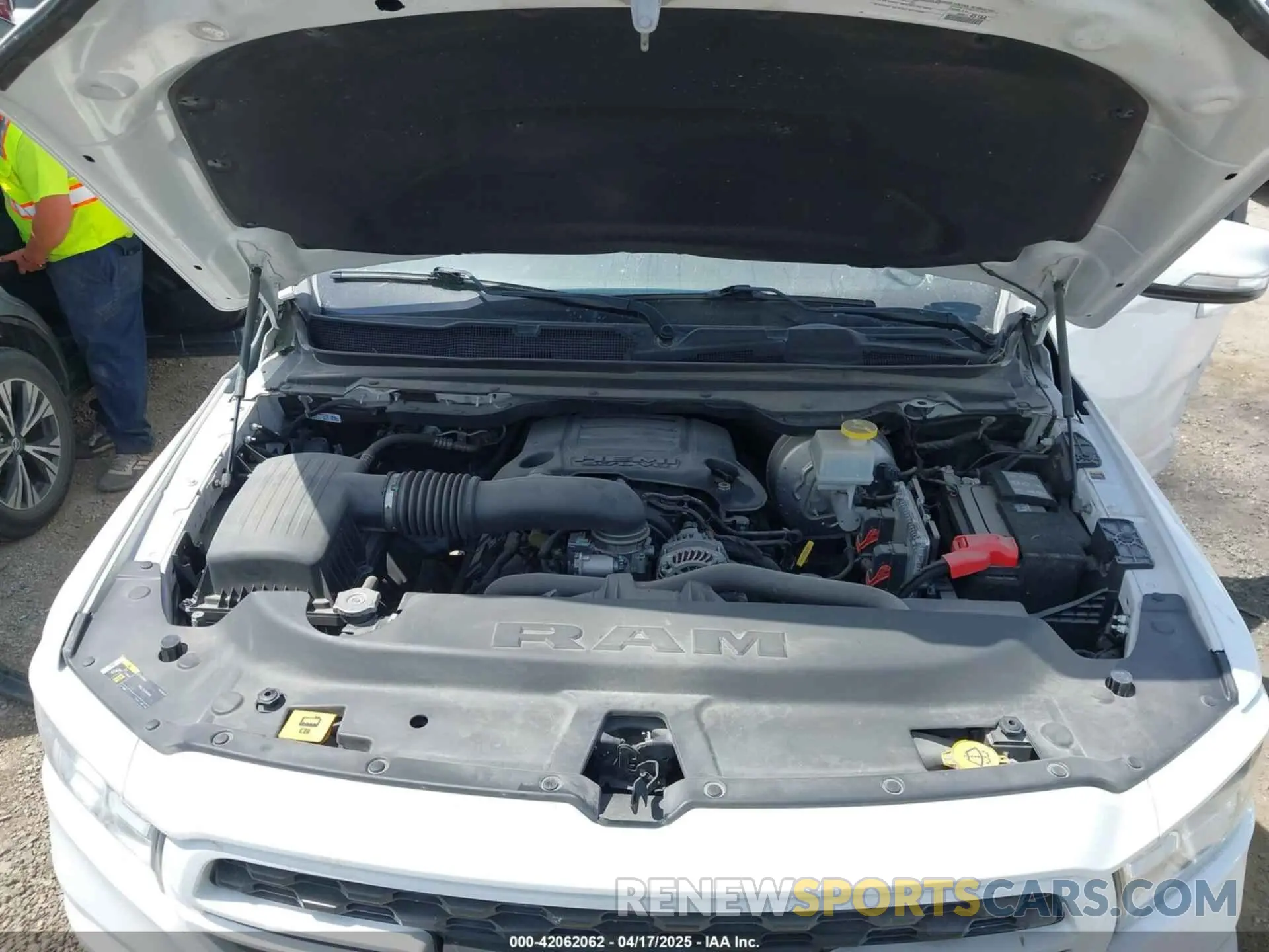 10 Фотография поврежденного автомобиля 1C6RREFT3NN372896 RAM 1500 2022