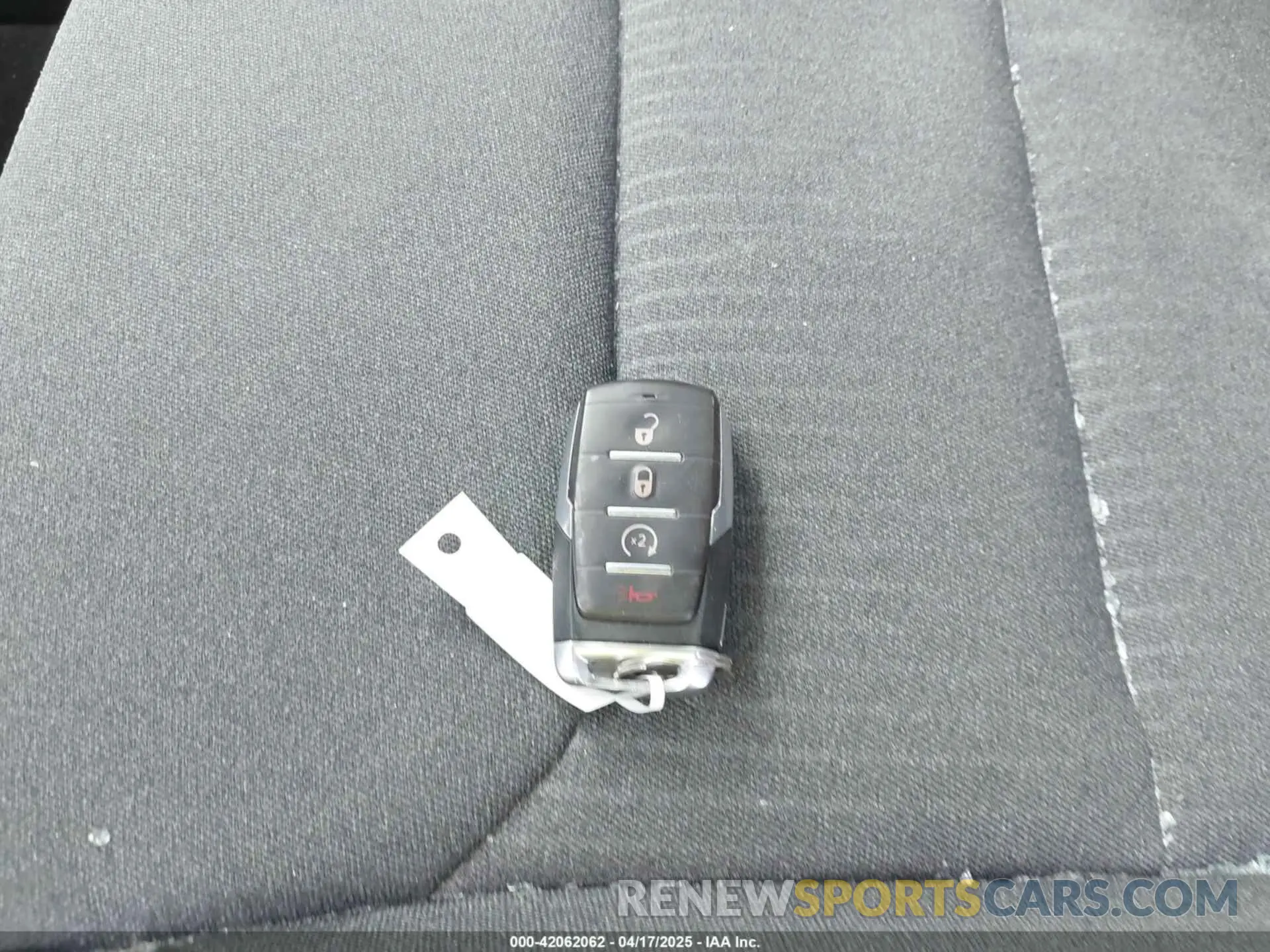 11 Фотография поврежденного автомобиля 1C6RREFT3NN372896 RAM 1500 2022