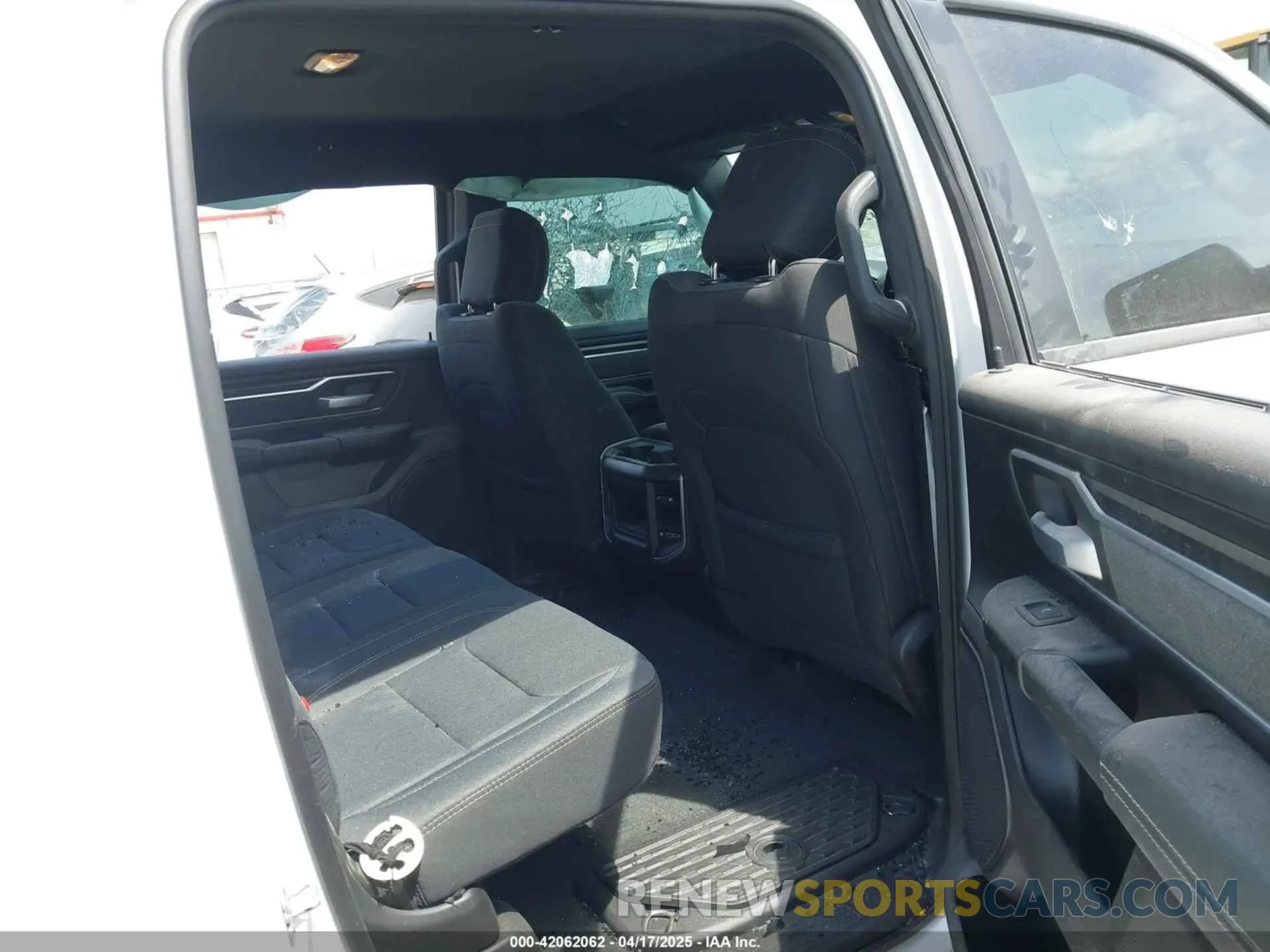 8 Фотография поврежденного автомобиля 1C6RREFT3NN372896 RAM 1500 2022