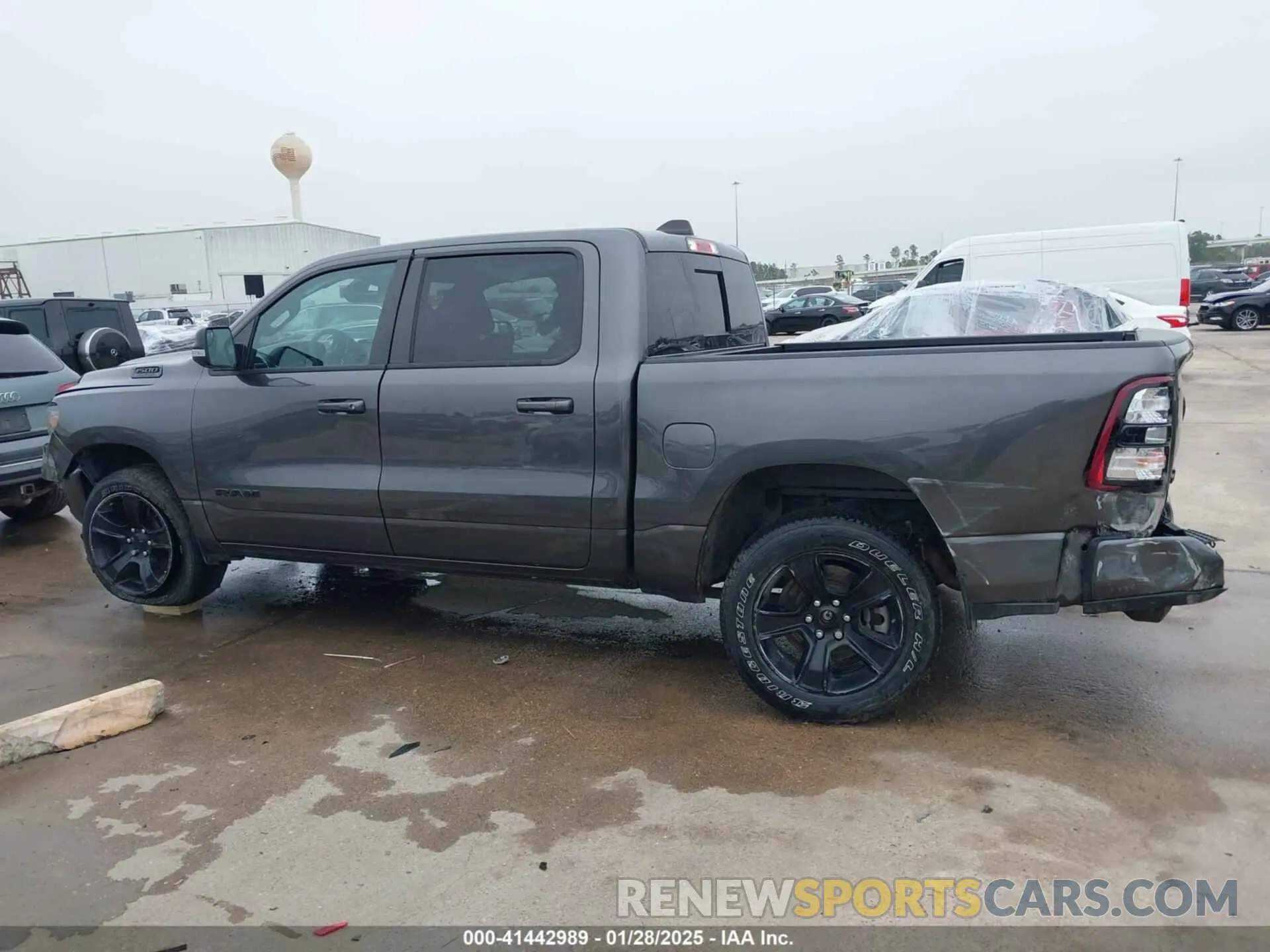 13 Photograph of a damaged car 1C6RREFT3NN387270 RAM 1500 2022