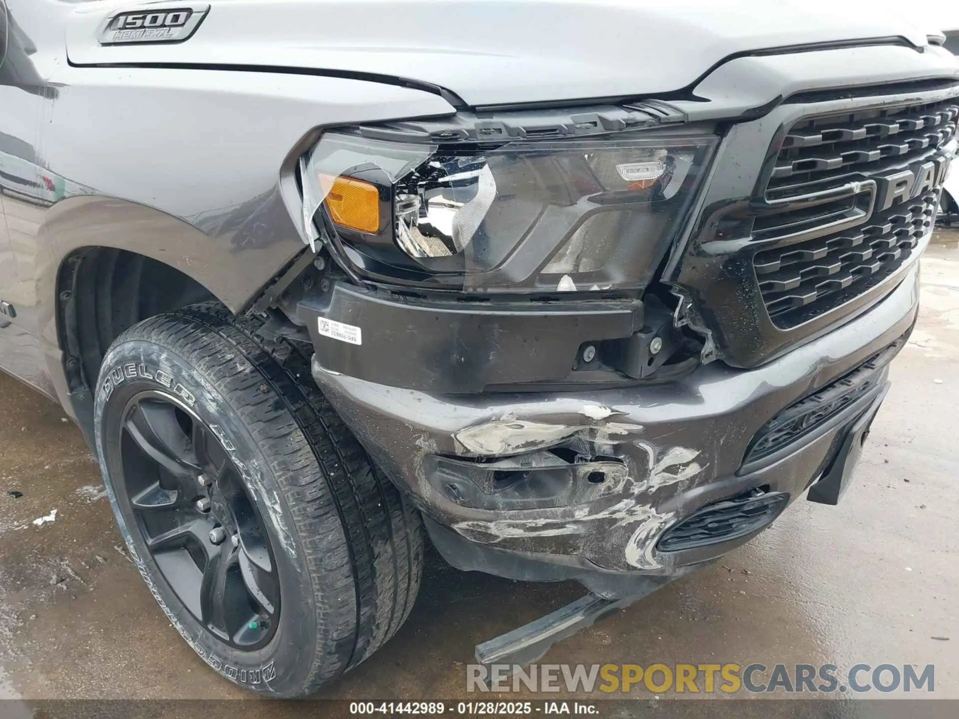 17 Photograph of a damaged car 1C6RREFT3NN387270 RAM 1500 2022