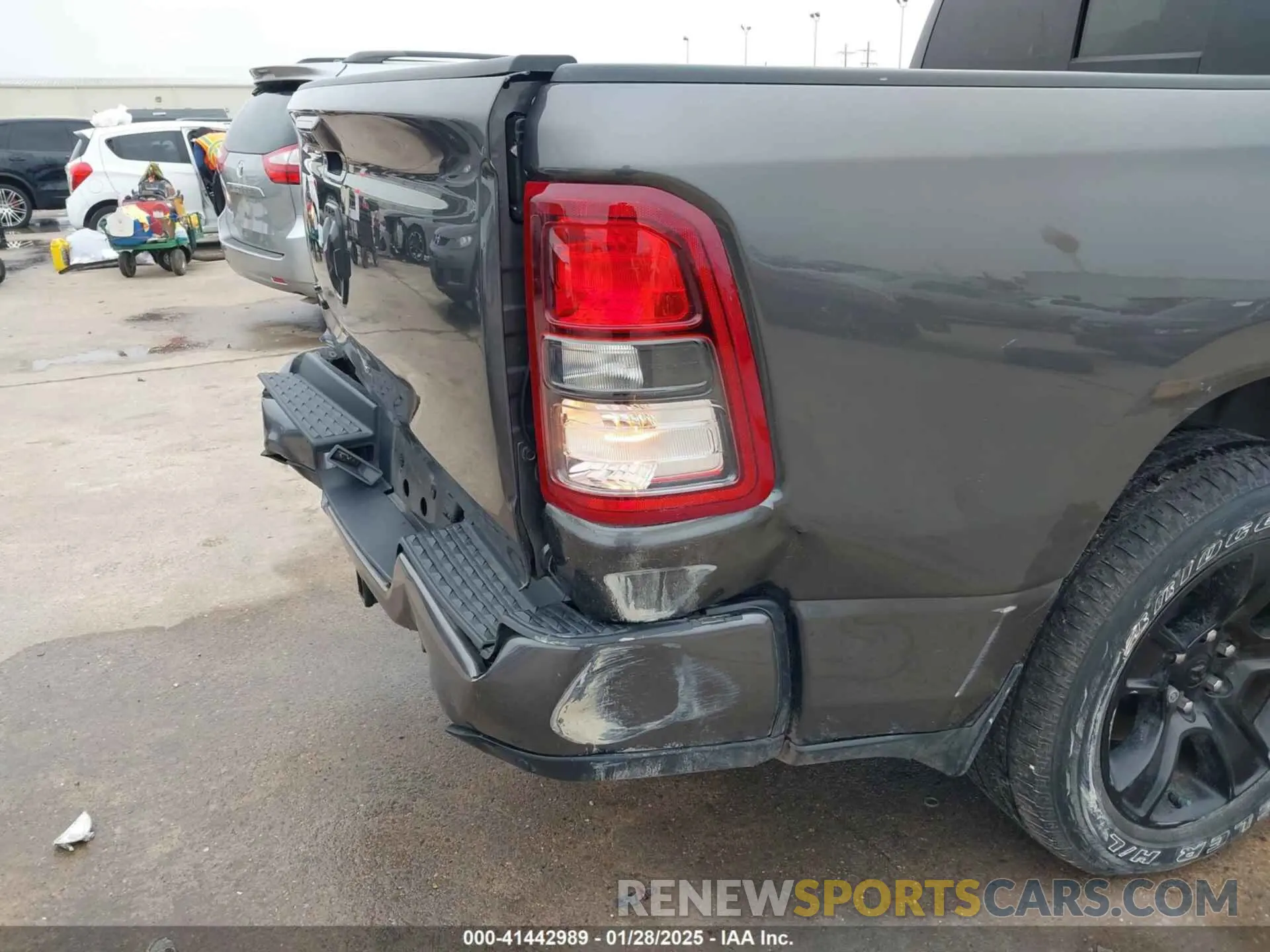 18 Photograph of a damaged car 1C6RREFT3NN387270 RAM 1500 2022
