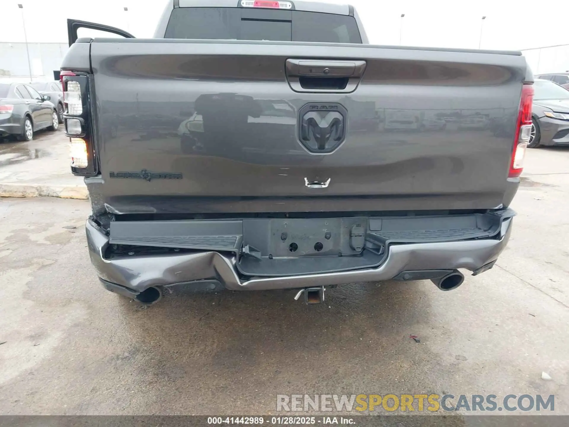 19 Photograph of a damaged car 1C6RREFT3NN387270 RAM 1500 2022