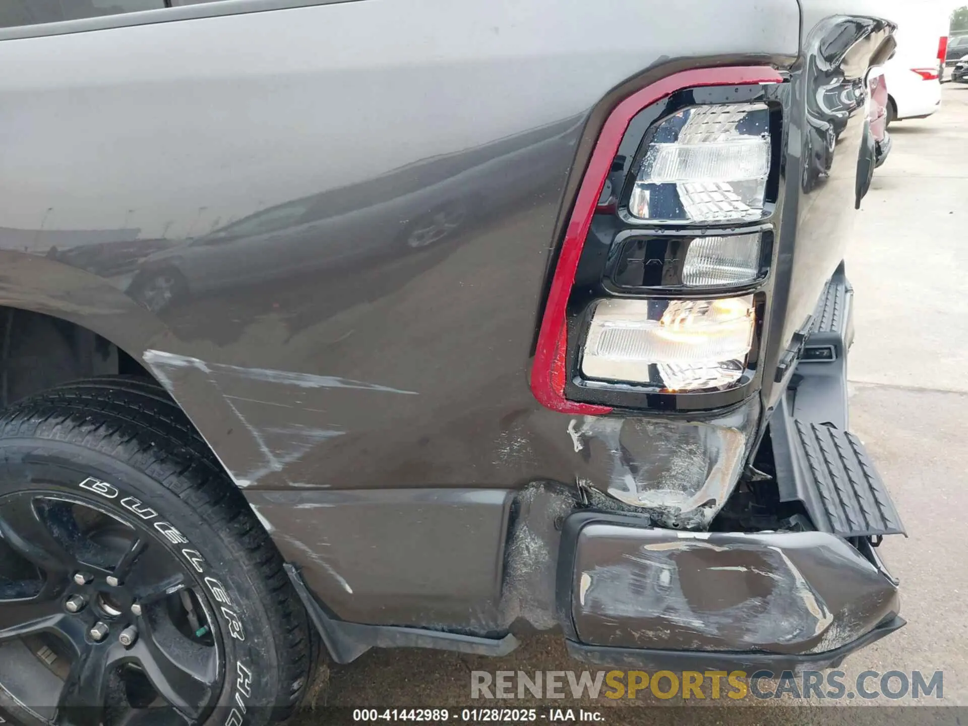 20 Photograph of a damaged car 1C6RREFT3NN387270 RAM 1500 2022