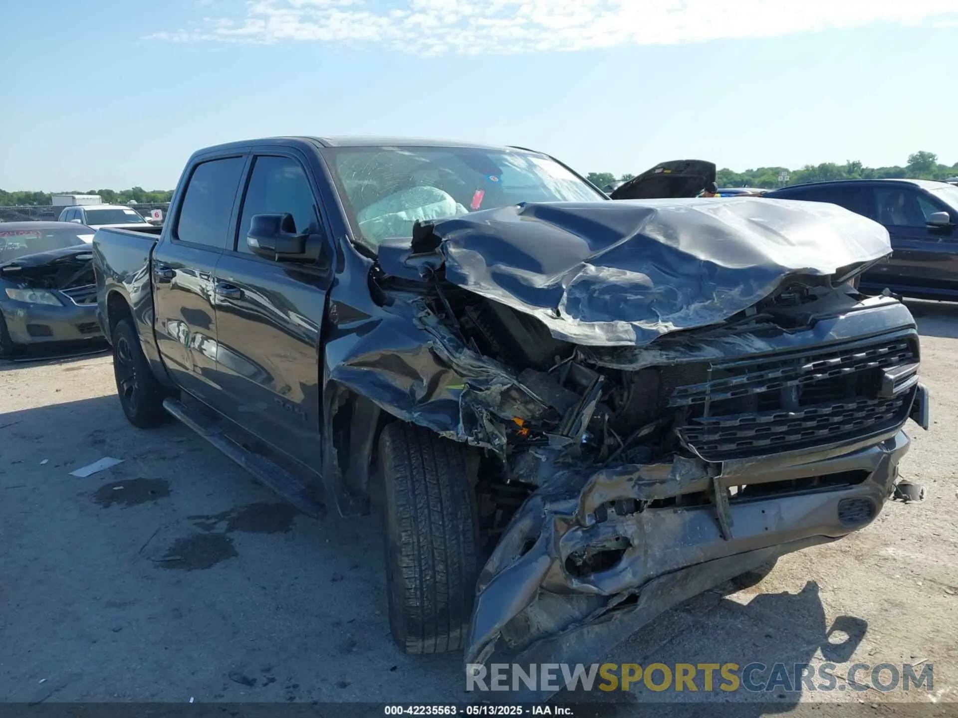 1 Photograph of a damaged car 1C6RREFT6NN172787 RAM 1500 2022