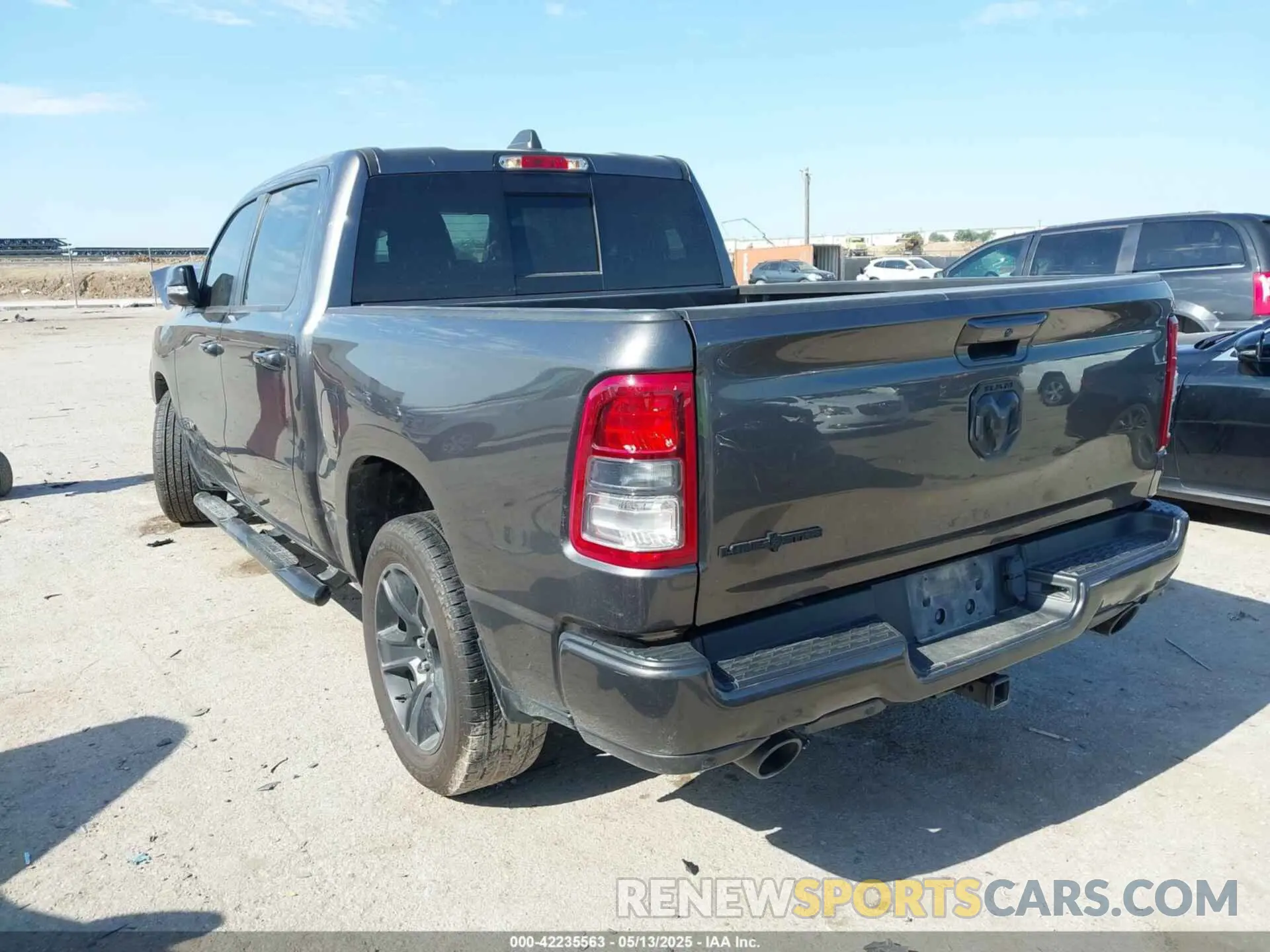 3 Photograph of a damaged car 1C6RREFT6NN172787 RAM 1500 2022