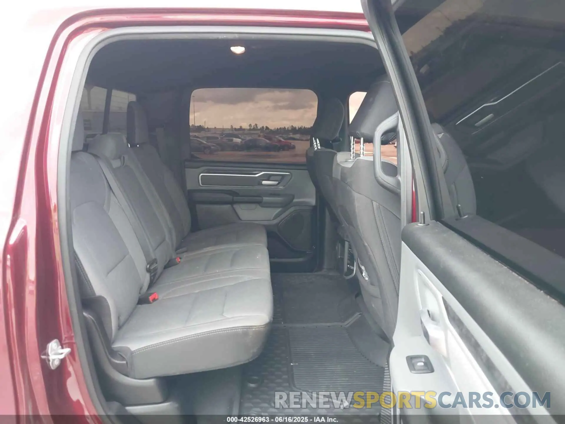 8 Фотография поврежденного автомобиля 1C6RREFT8NN187078 RAM 1500 2022