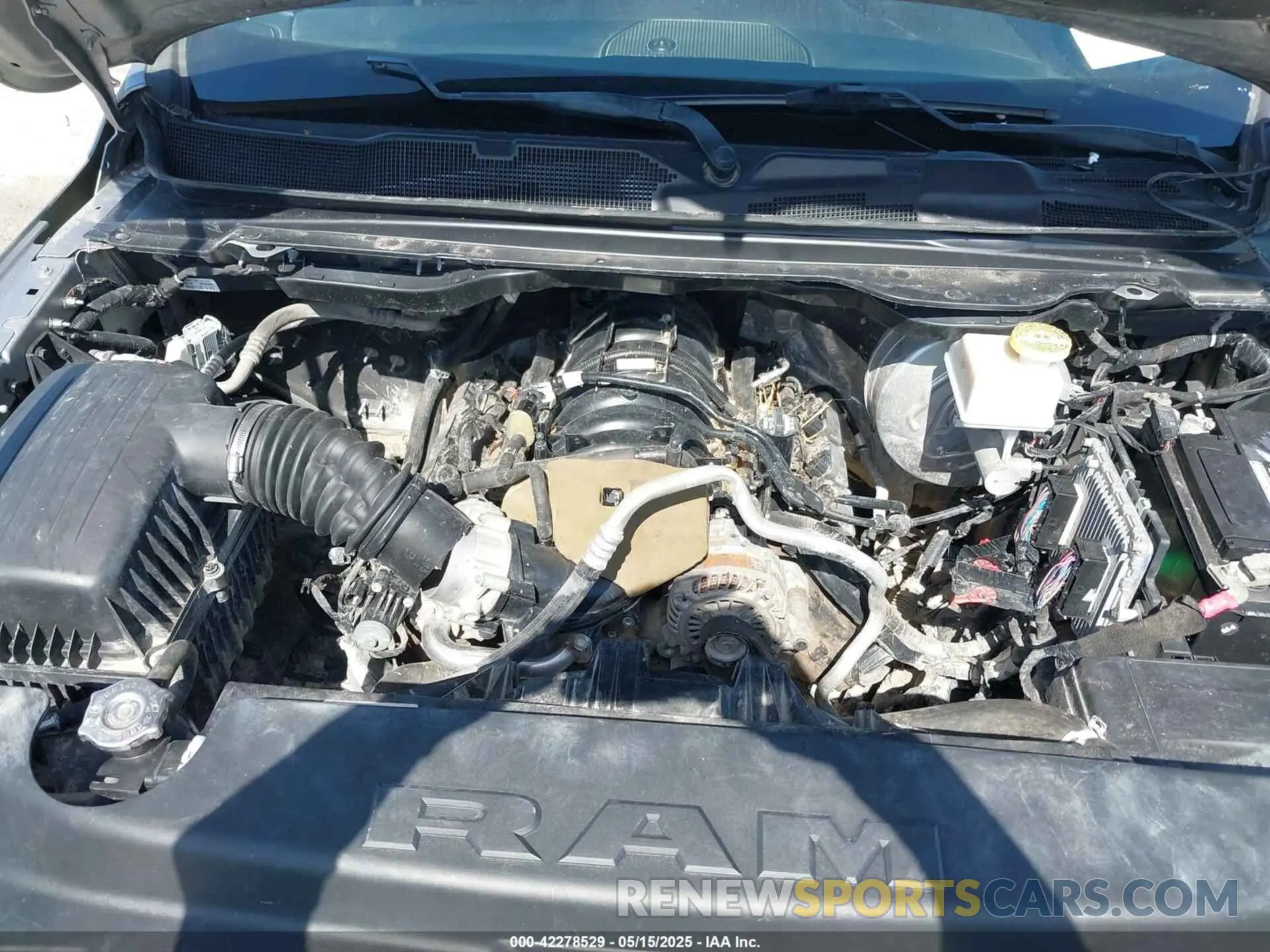 10 Photograph of a damaged car 1C6RREFTXNN254344 RAM 1500 2022