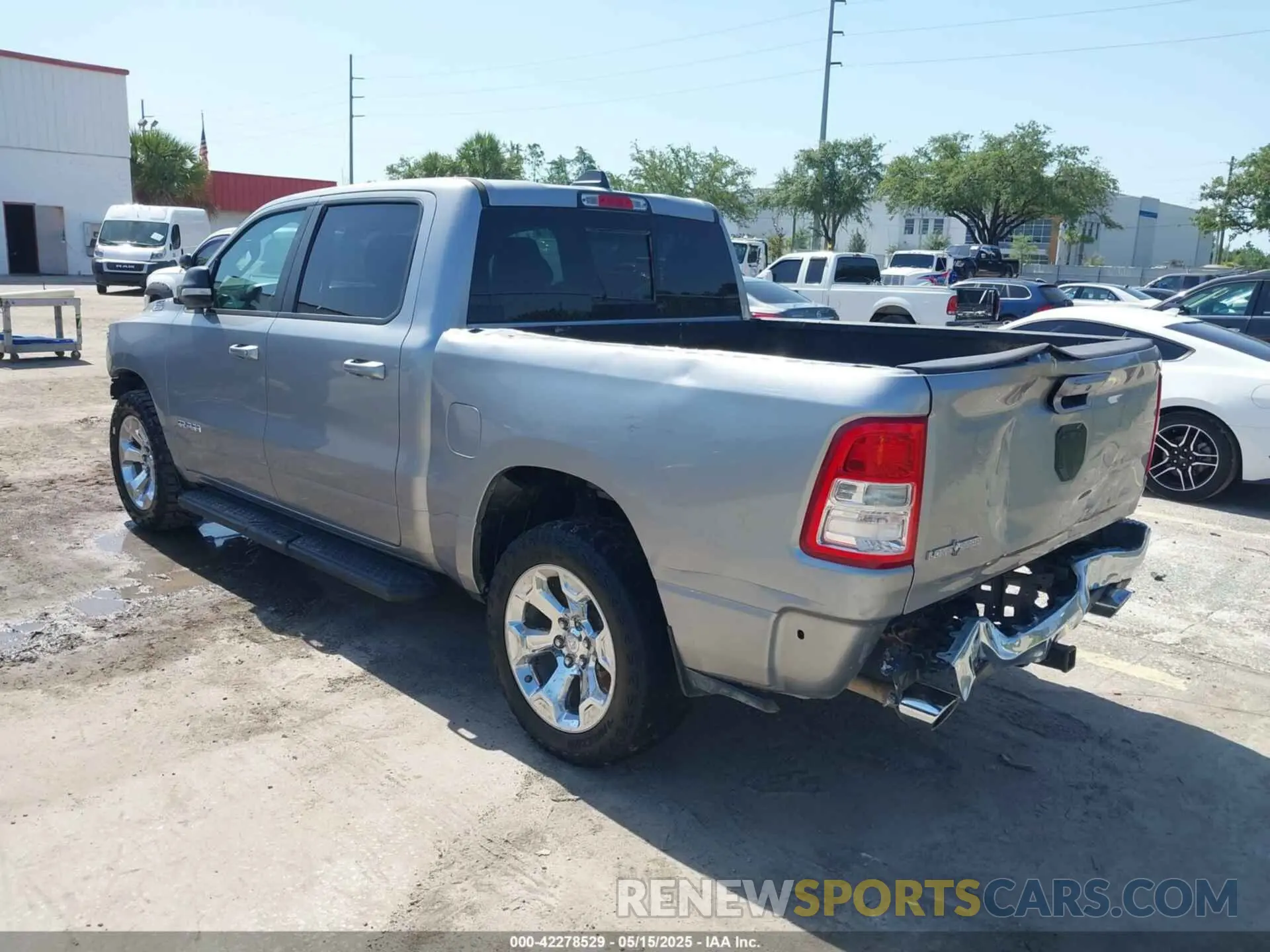 3 Photograph of a damaged car 1C6RREFTXNN254344 RAM 1500 2022