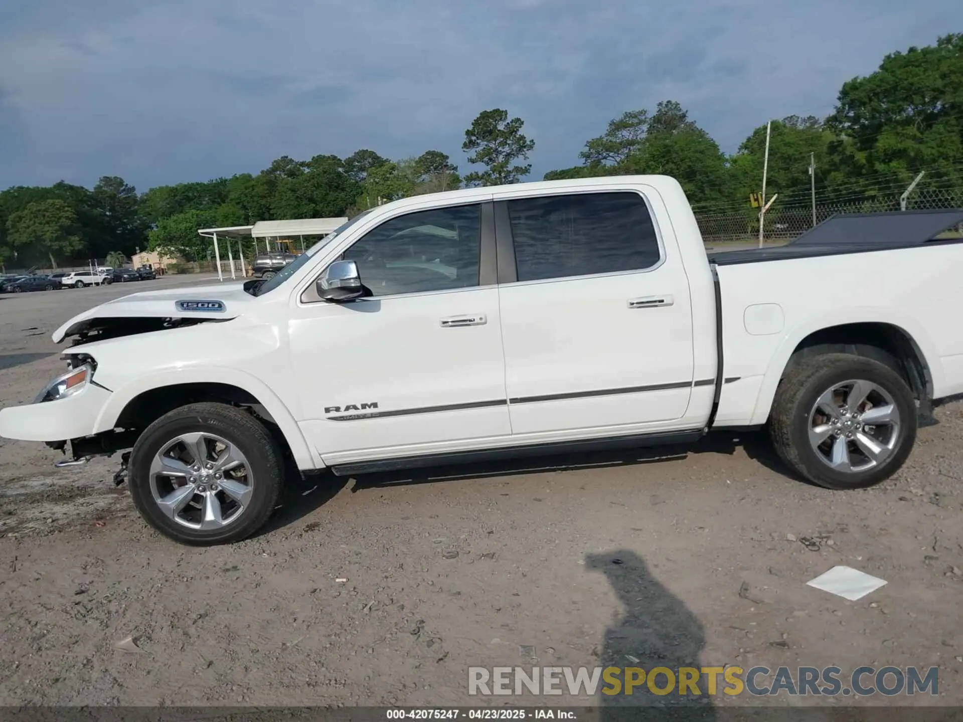 14 Photograph of a damaged car 1C6RREHT0NN187749 RAM 1500 2022