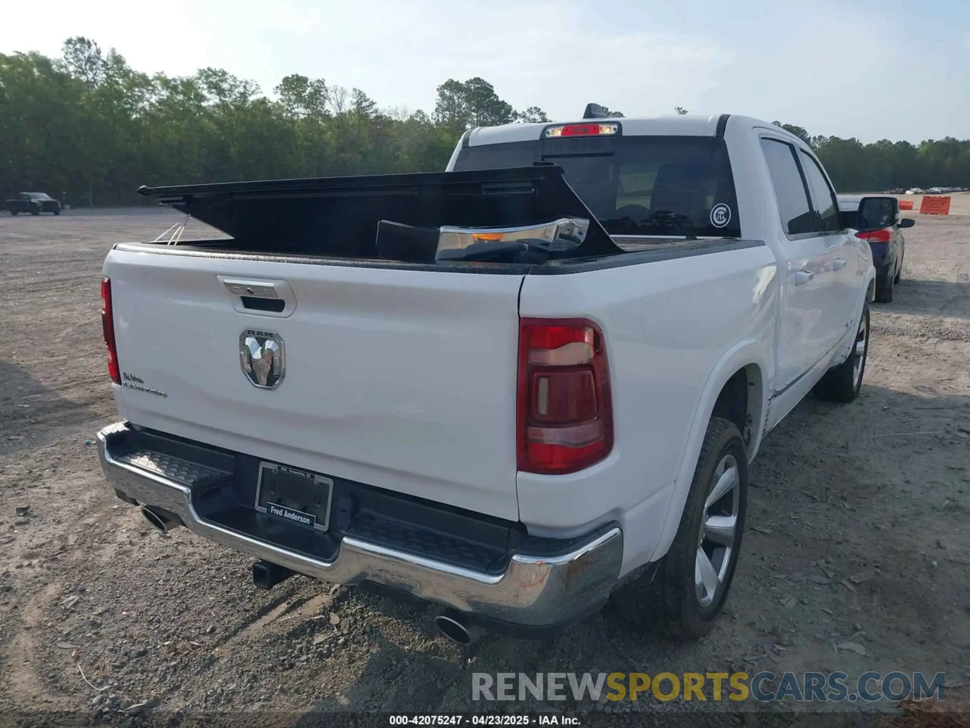 4 Photograph of a damaged car 1C6RREHT0NN187749 RAM 1500 2022