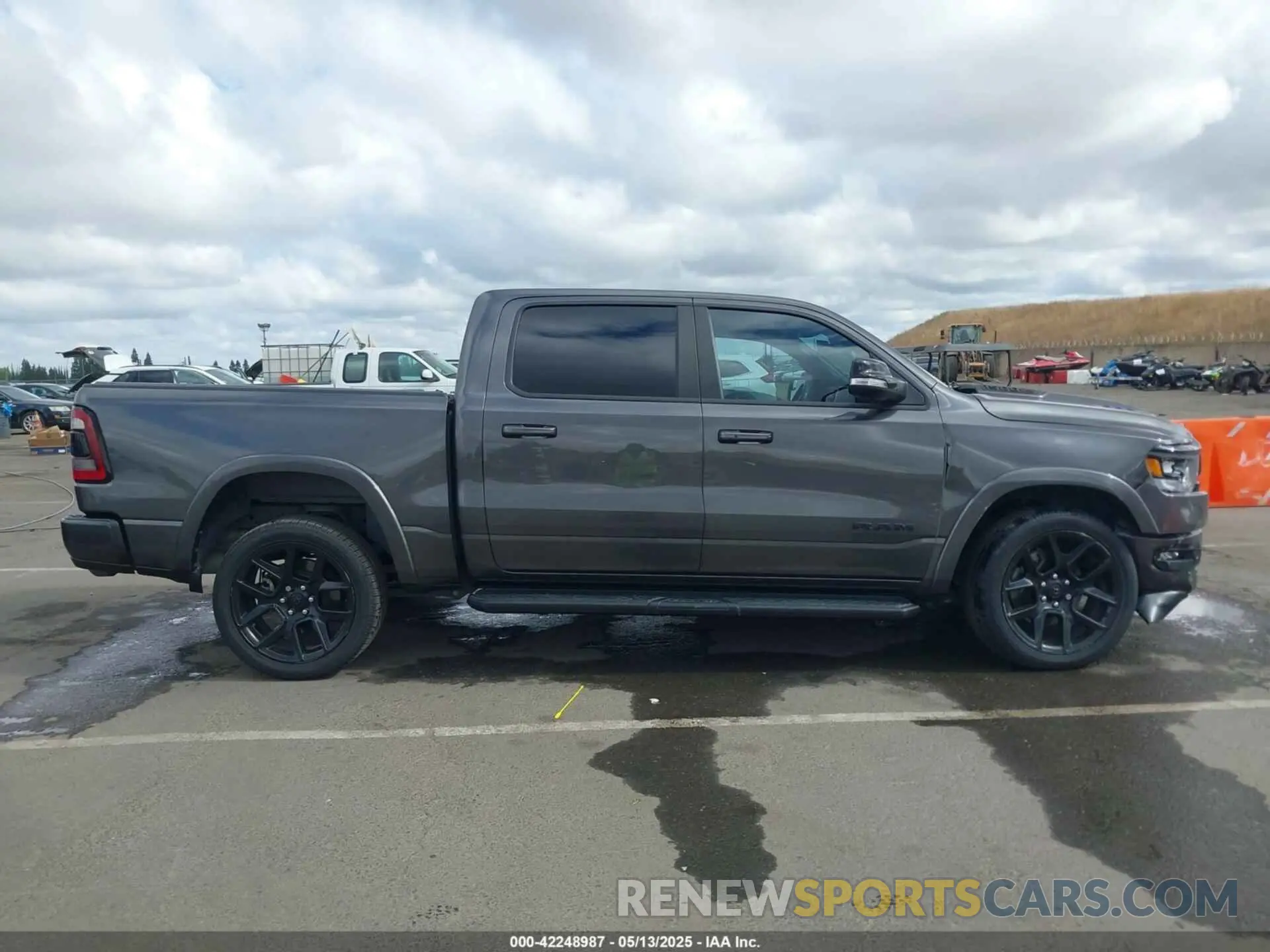 13 Photograph of a damaged car 1C6RREJM0NN346935 RAM 1500 2022