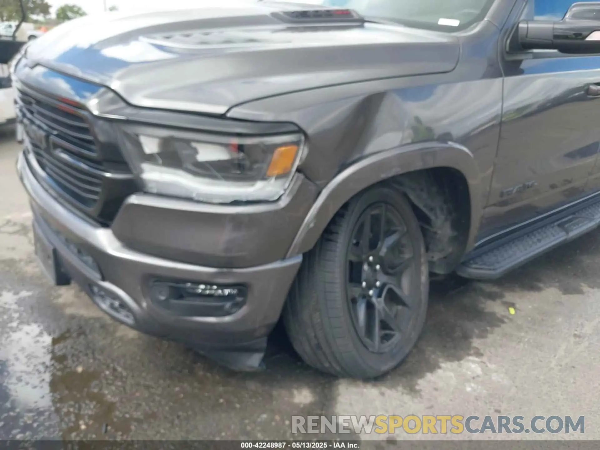 6 Photograph of a damaged car 1C6RREJM0NN346935 RAM 1500 2022