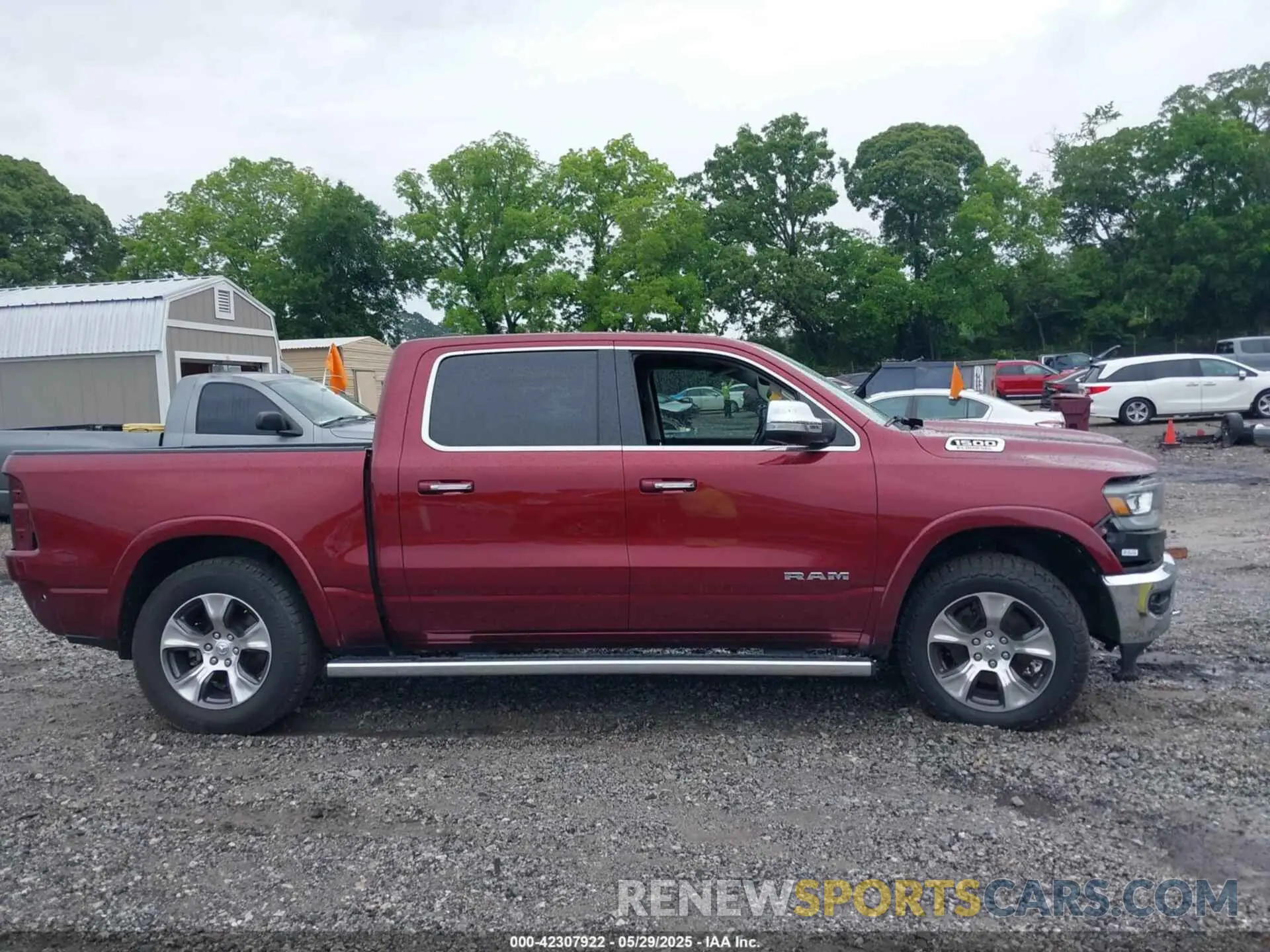 13 Photograph of a damaged car 1C6RREJM5NN165734 RAM 1500 2022