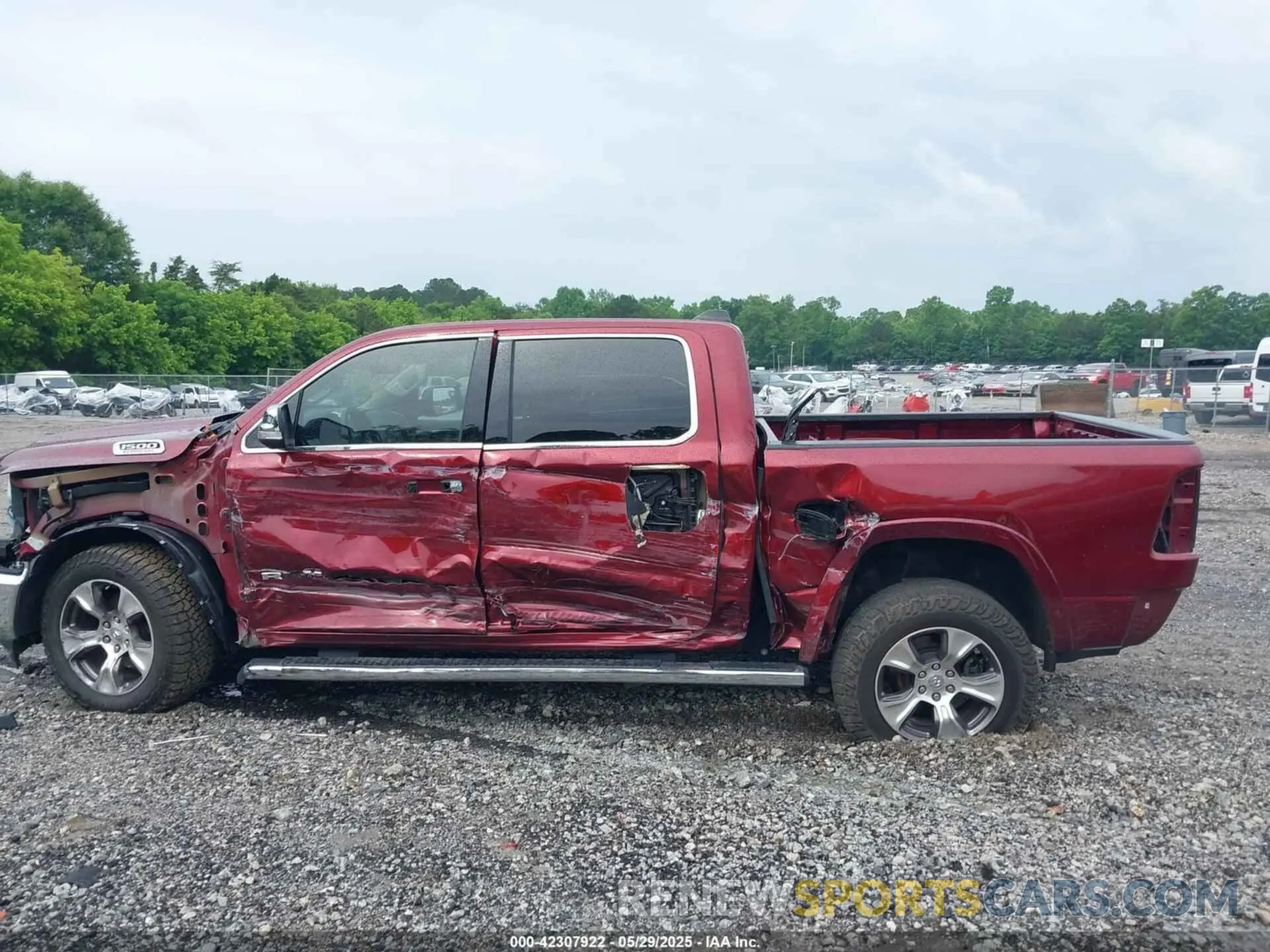 14 Photograph of a damaged car 1C6RREJM5NN165734 RAM 1500 2022