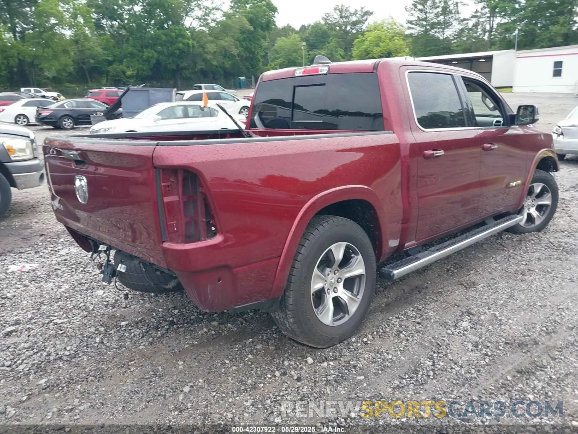 4 Photograph of a damaged car 1C6RREJM5NN165734 RAM 1500 2022
