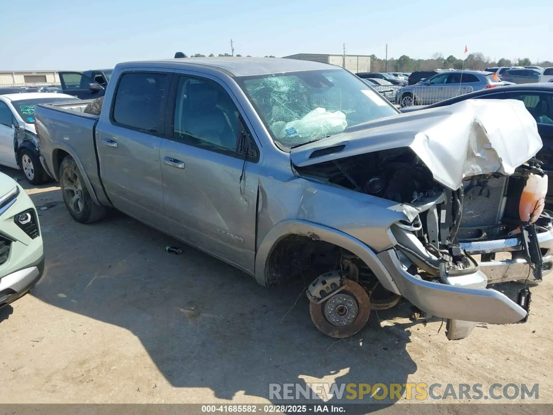 1 Photograph of a damaged car 1C6RREJT0NN169388 RAM 1500 2022