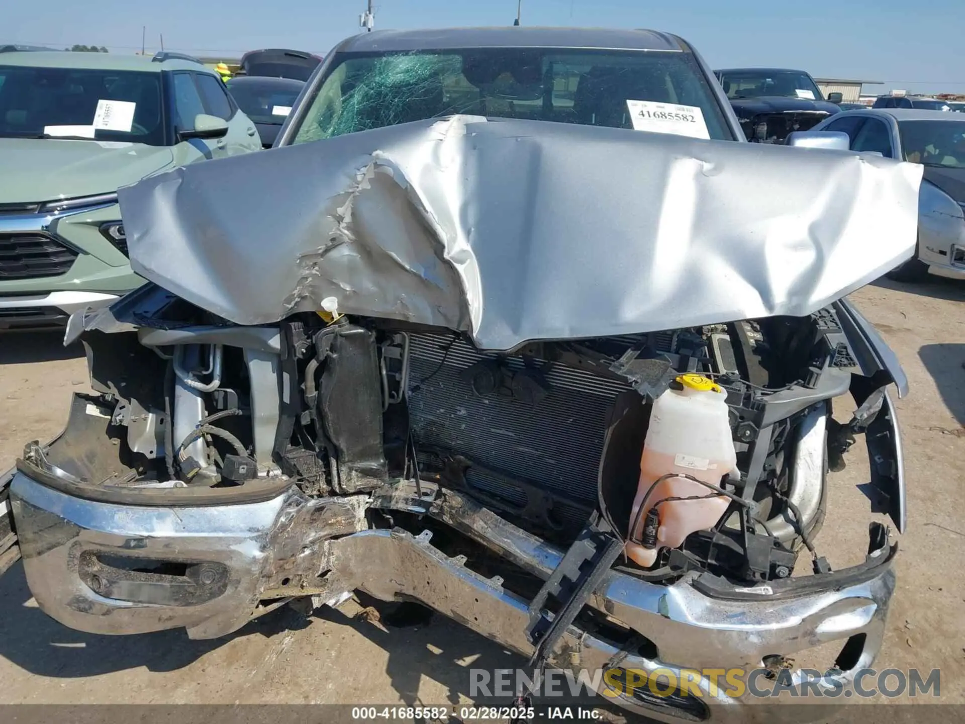 10 Photograph of a damaged car 1C6RREJT0NN169388 RAM 1500 2022