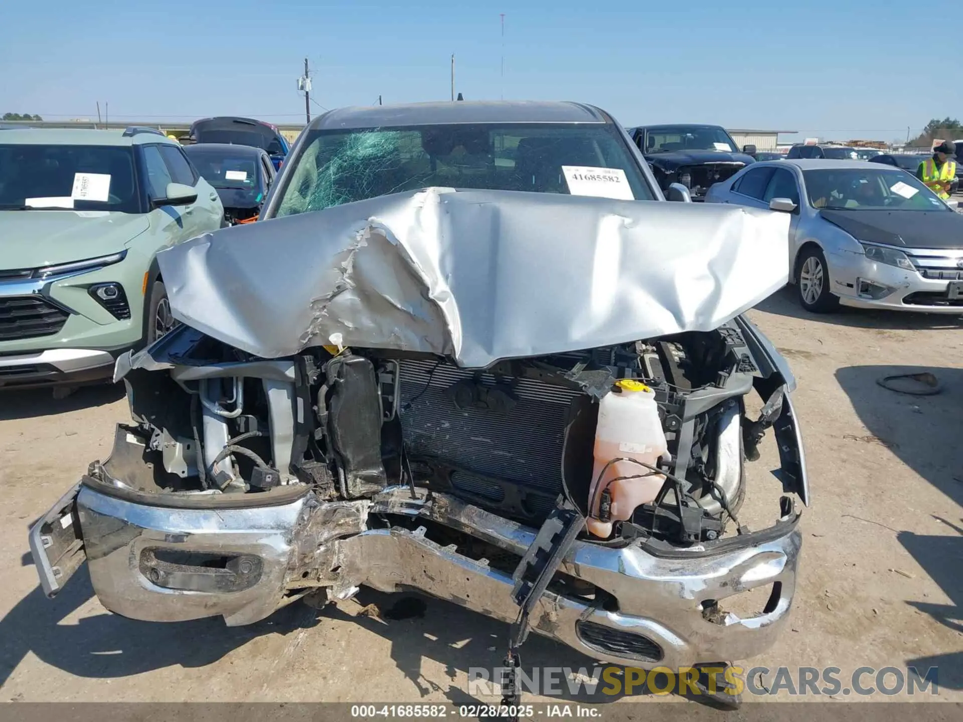 12 Photograph of a damaged car 1C6RREJT0NN169388 RAM 1500 2022