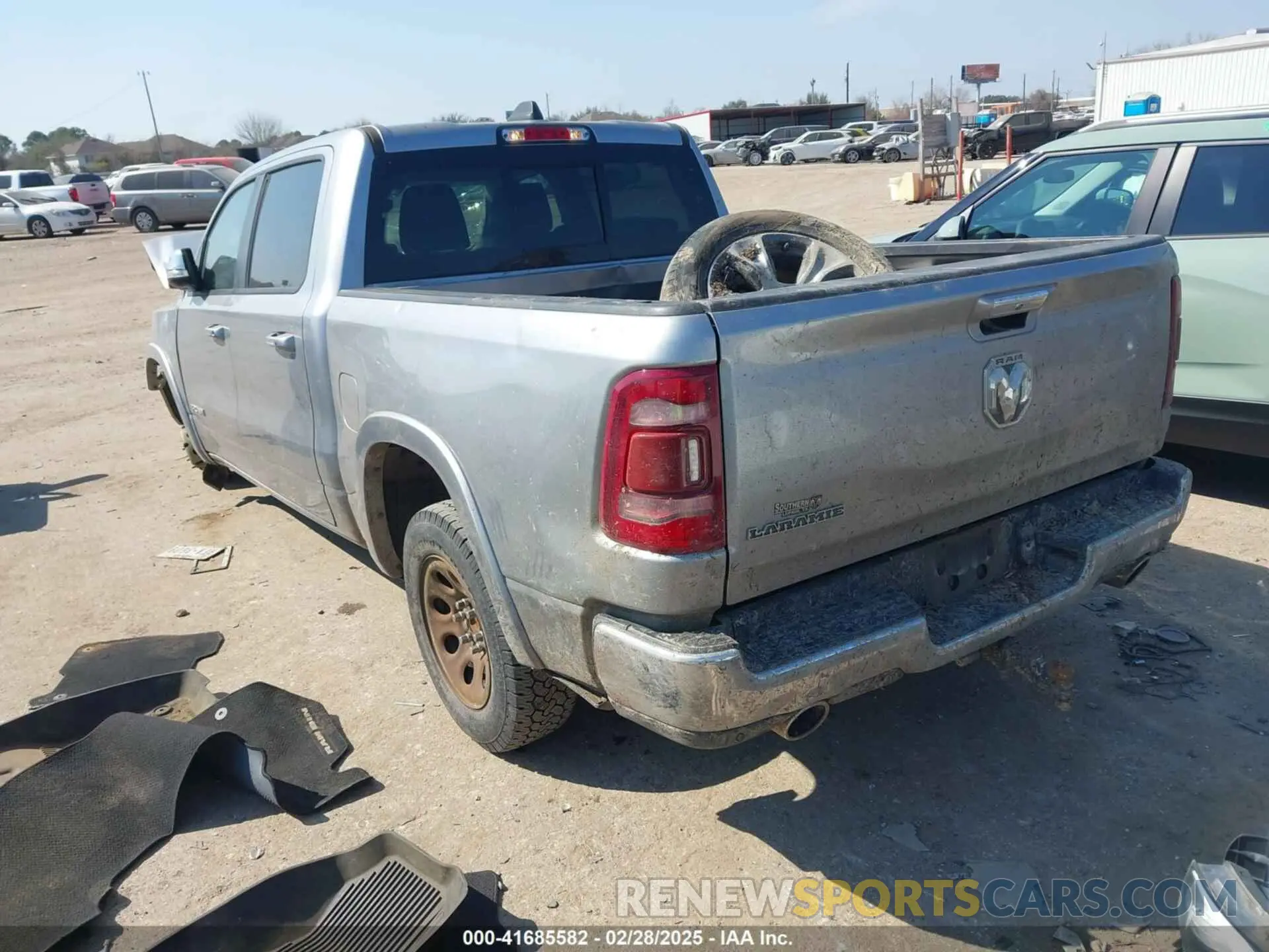 3 Photograph of a damaged car 1C6RREJT0NN169388 RAM 1500 2022