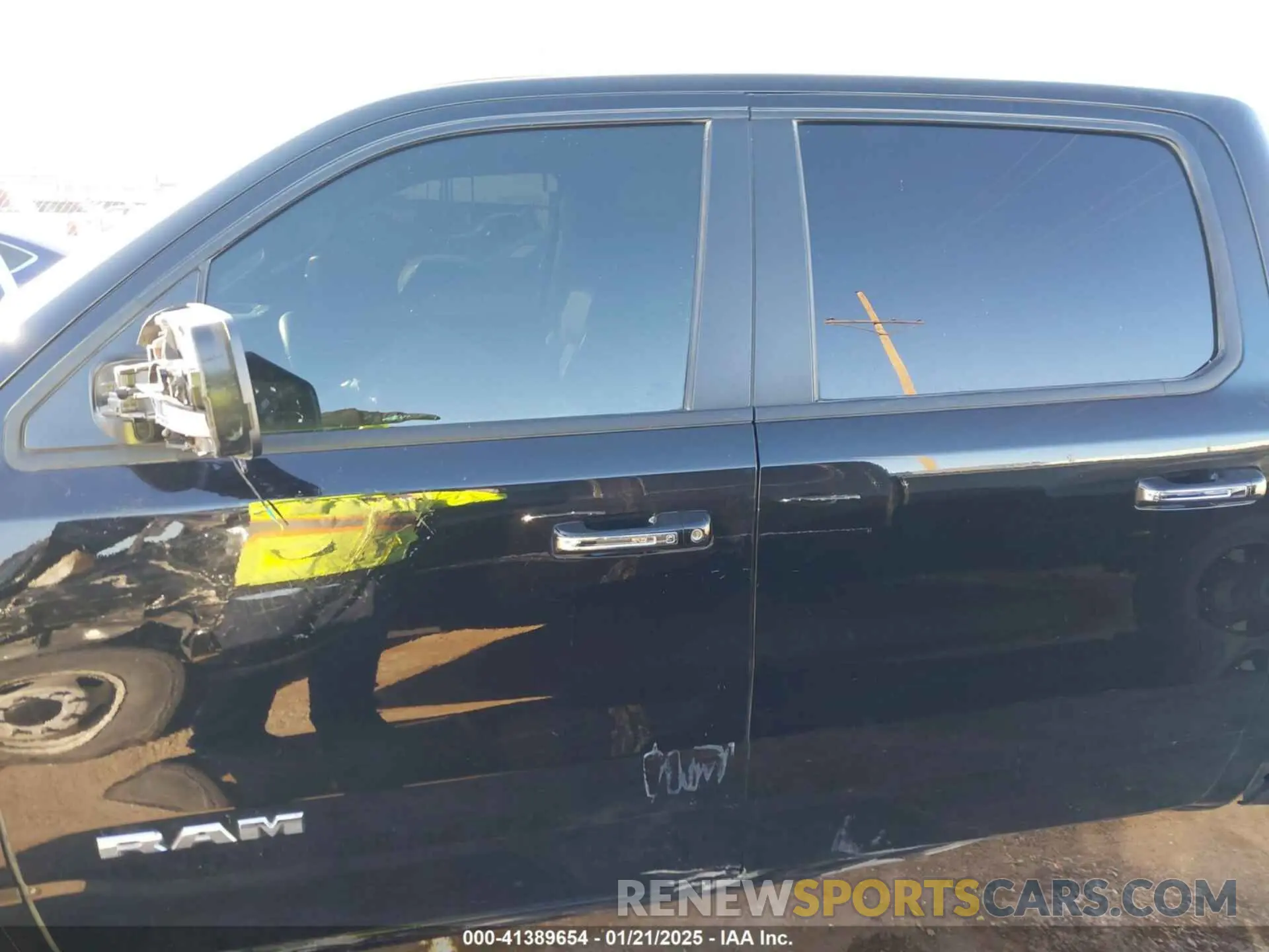 14 Photograph of a damaged car 1C6RREJT6NN291821 RAM 1500 2022