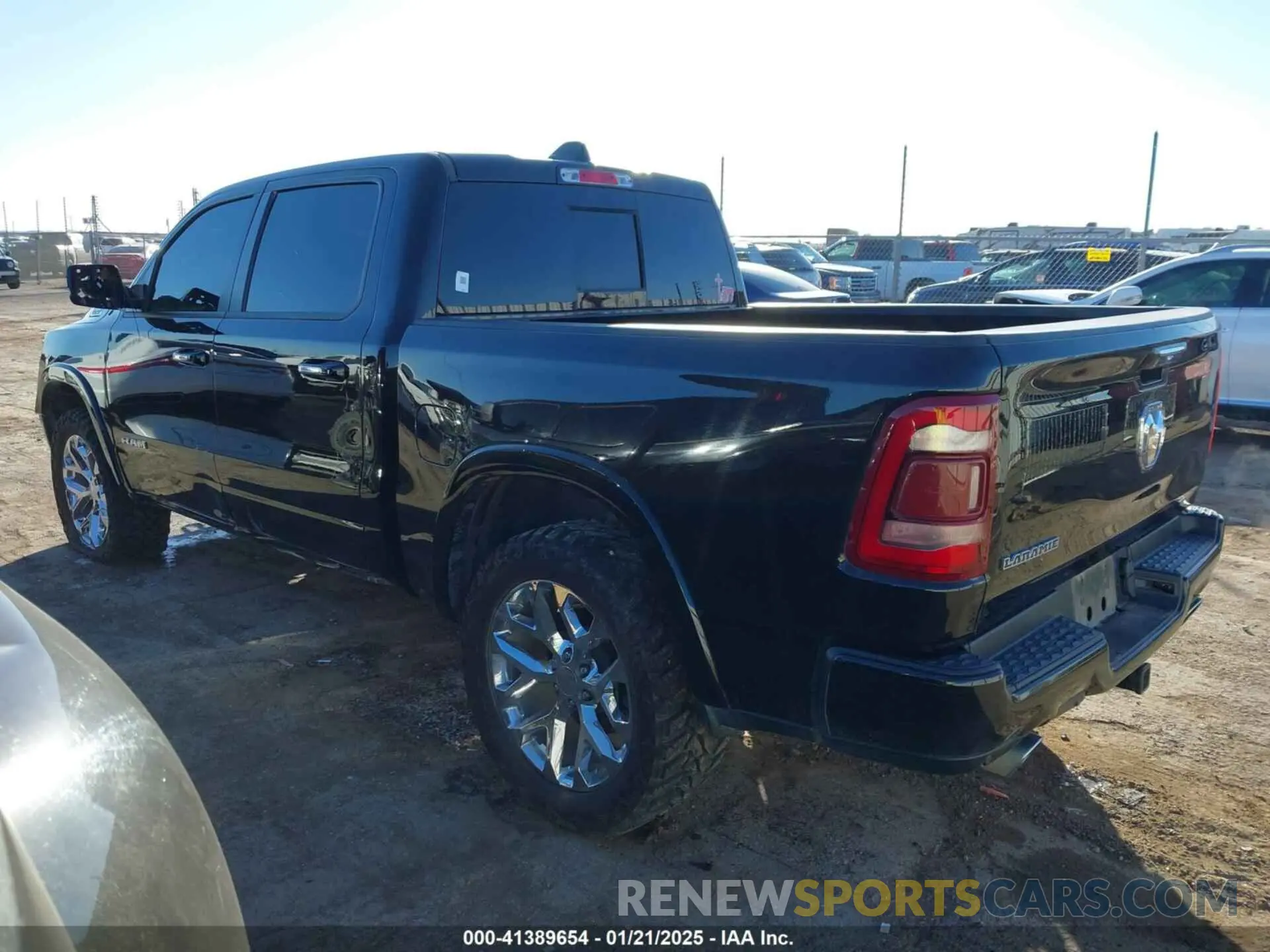 3 Photograph of a damaged car 1C6RREJT6NN291821 RAM 1500 2022