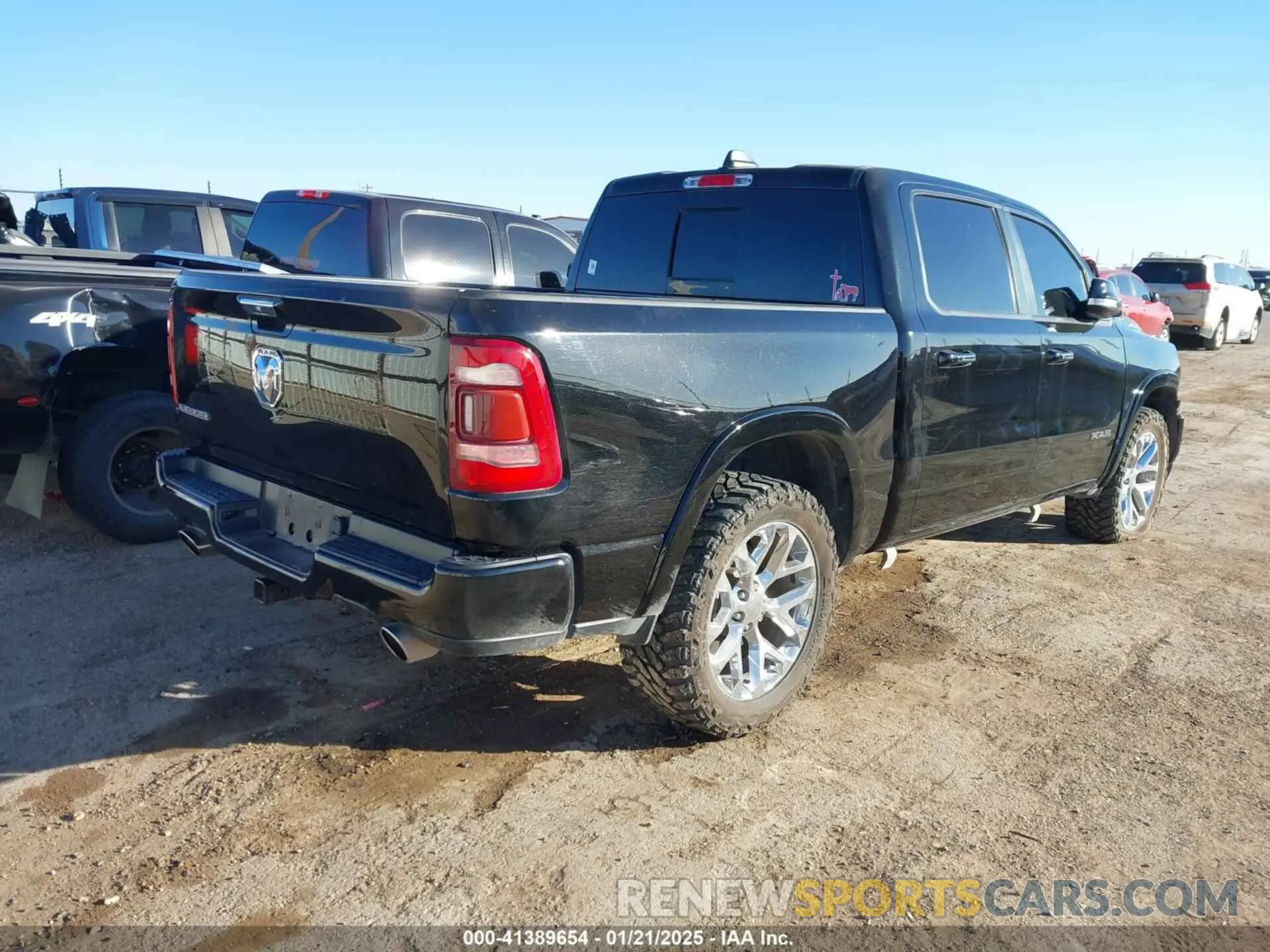 4 Photograph of a damaged car 1C6RREJT6NN291821 RAM 1500 2022