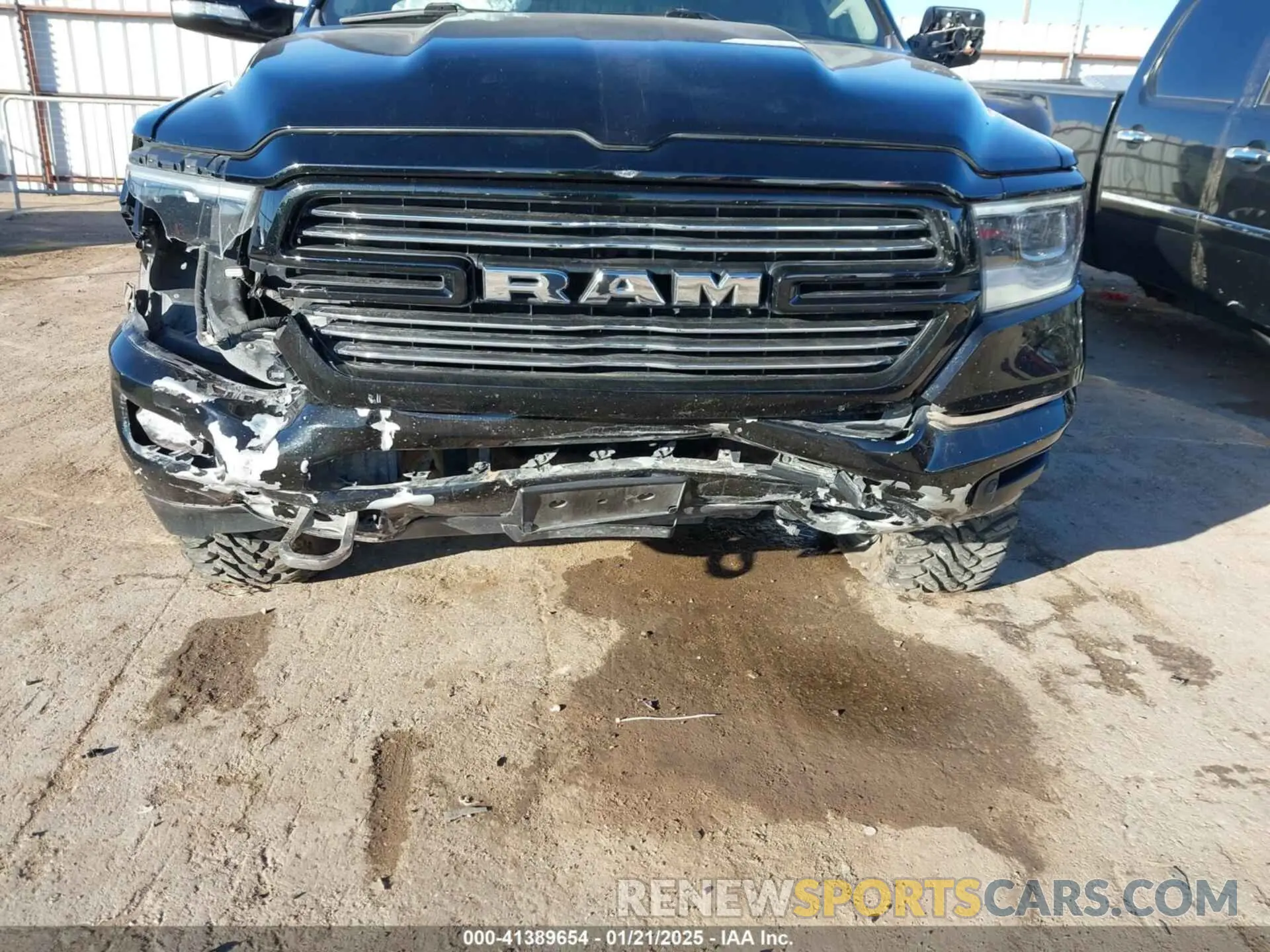 6 Photograph of a damaged car 1C6RREJT6NN291821 RAM 1500 2022