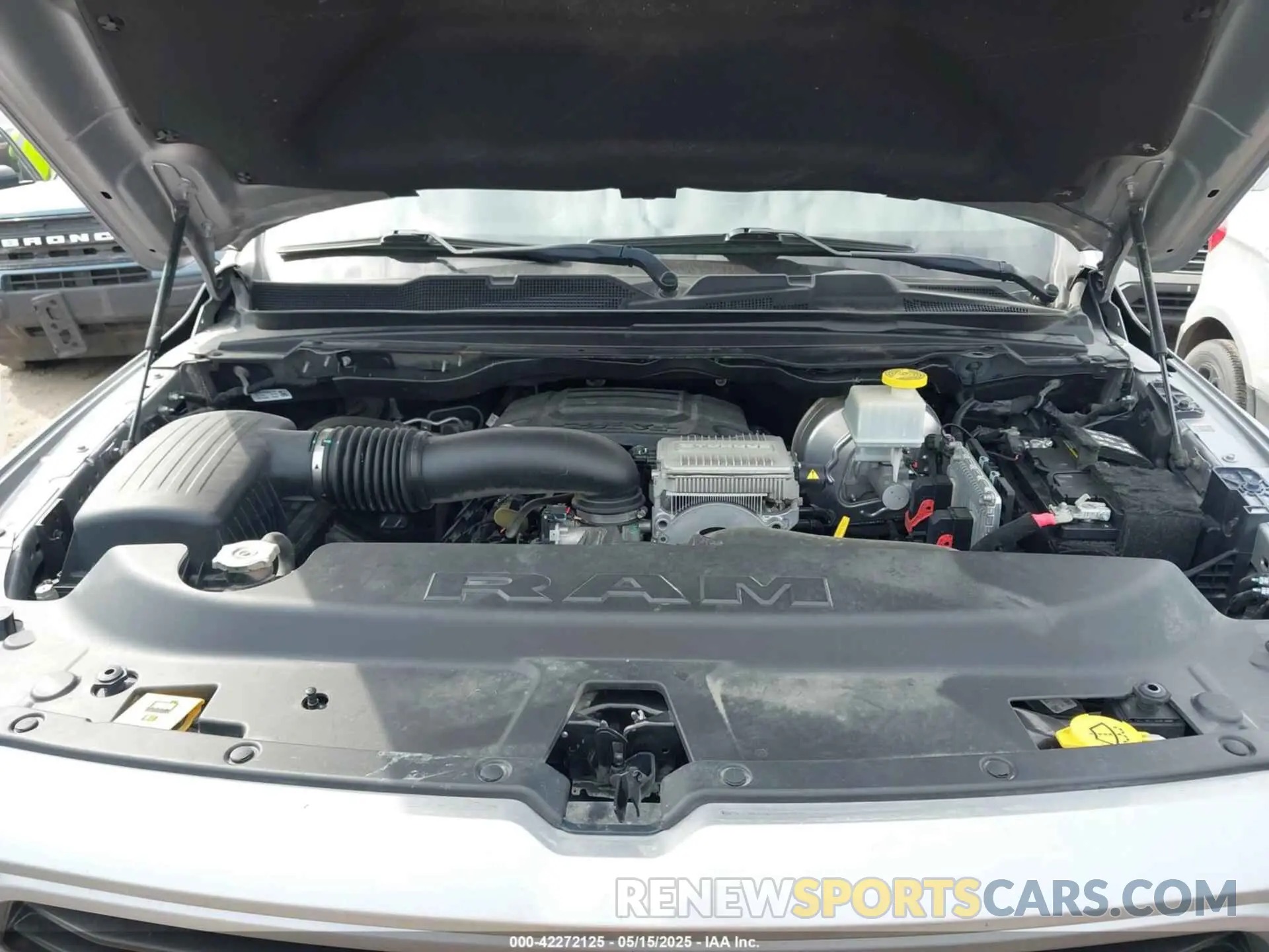 10 Photograph of a damaged car 1C6RREJT8NN275491 RAM 1500 2022