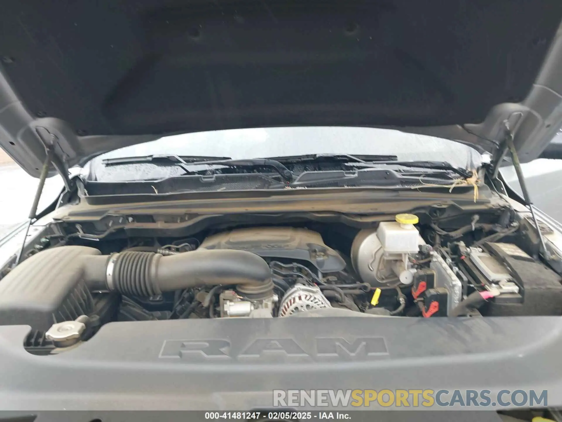 10 Photograph of a damaged car 1C6RREMT2NN246600 RAM 1500 2022