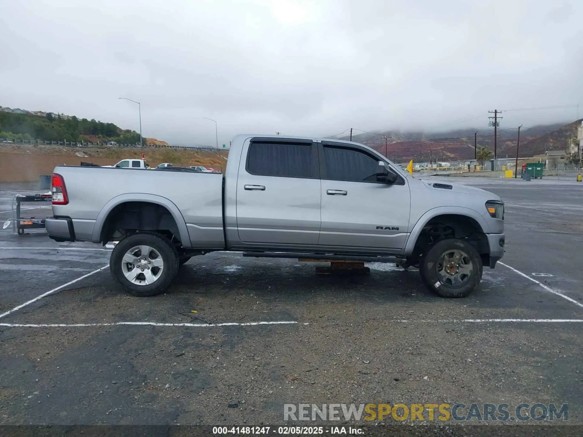 13 Photograph of a damaged car 1C6RREMT2NN246600 RAM 1500 2022