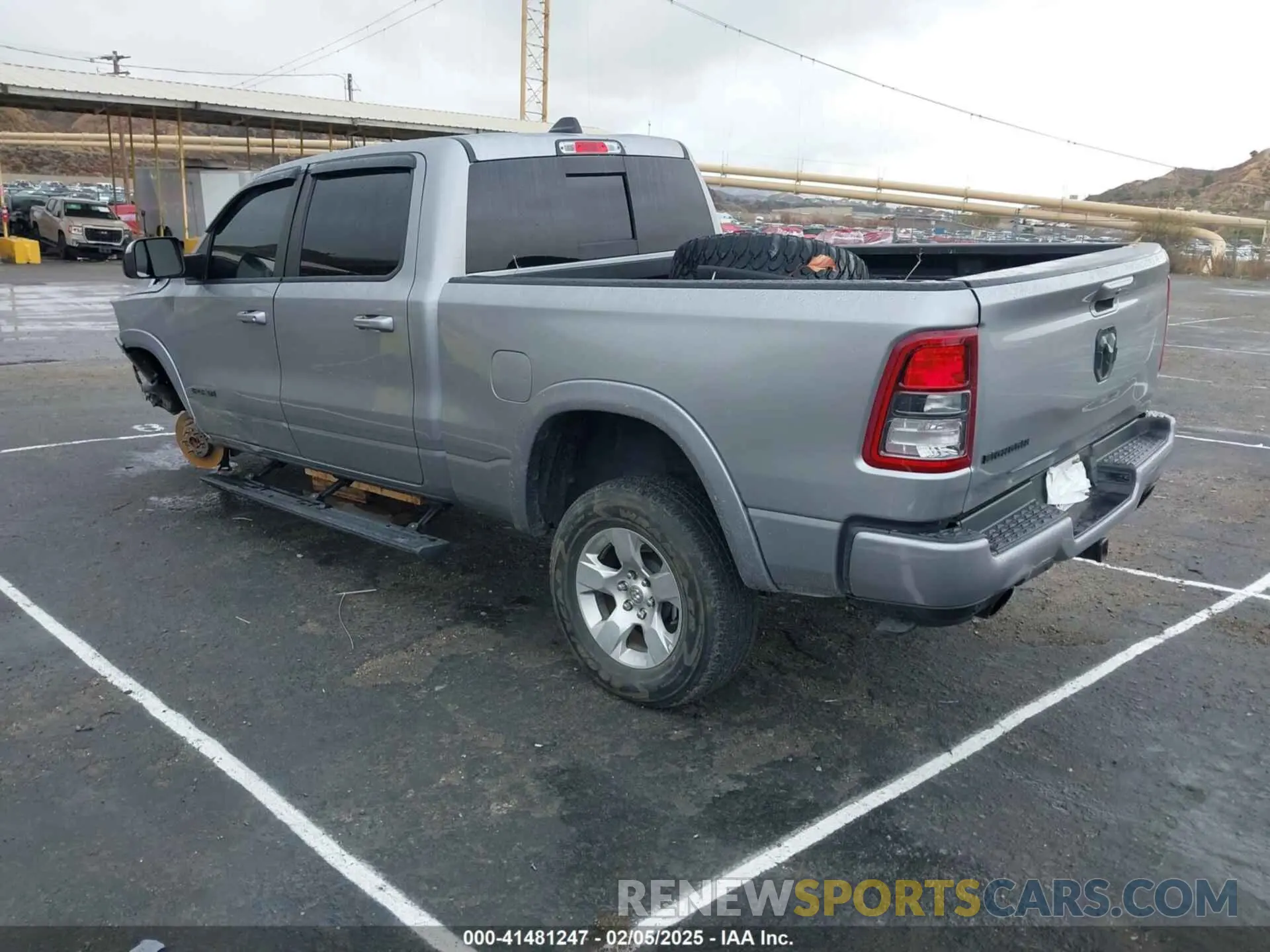 3 Photograph of a damaged car 1C6RREMT2NN246600 RAM 1500 2022