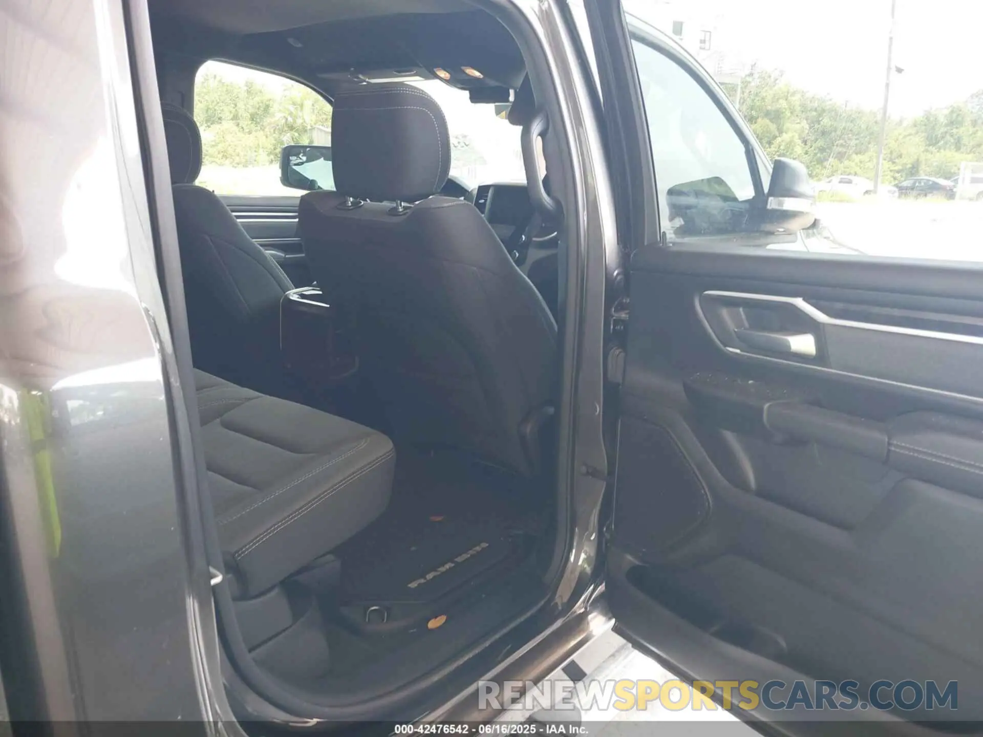 8 Photograph of a damaged car 1C6RREMT5NN190846 RAM 1500 2022