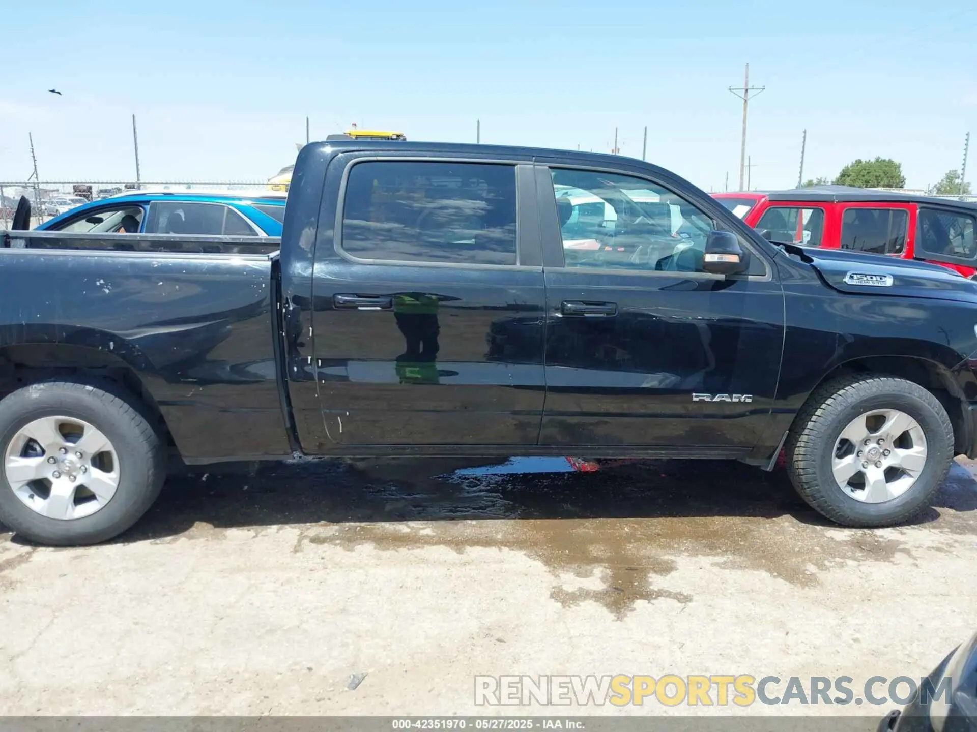 14 Photograph of a damaged car 1C6RREMT5NN324352 RAM 1500 2022