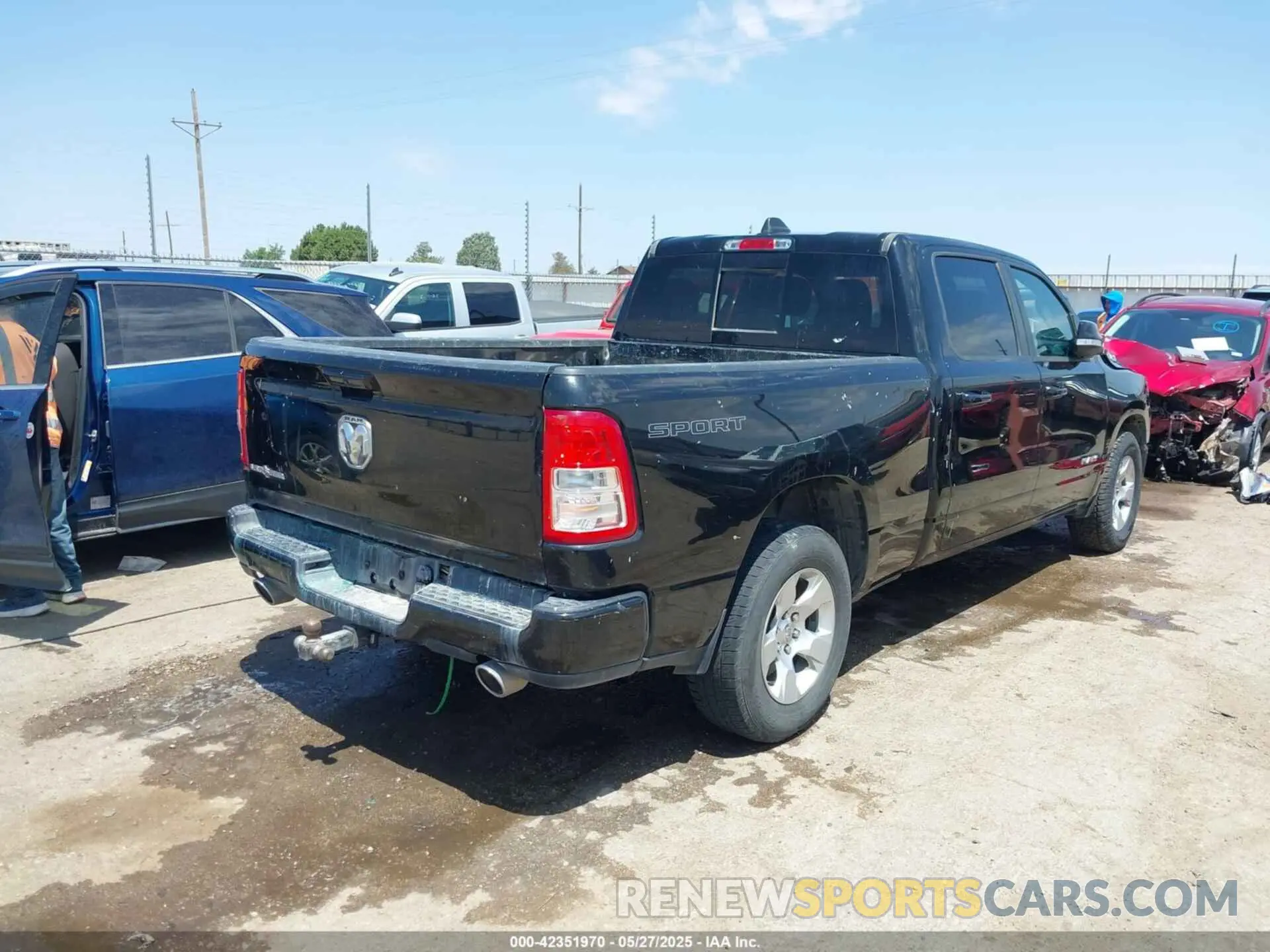 4 Photograph of a damaged car 1C6RREMT5NN324352 RAM 1500 2022