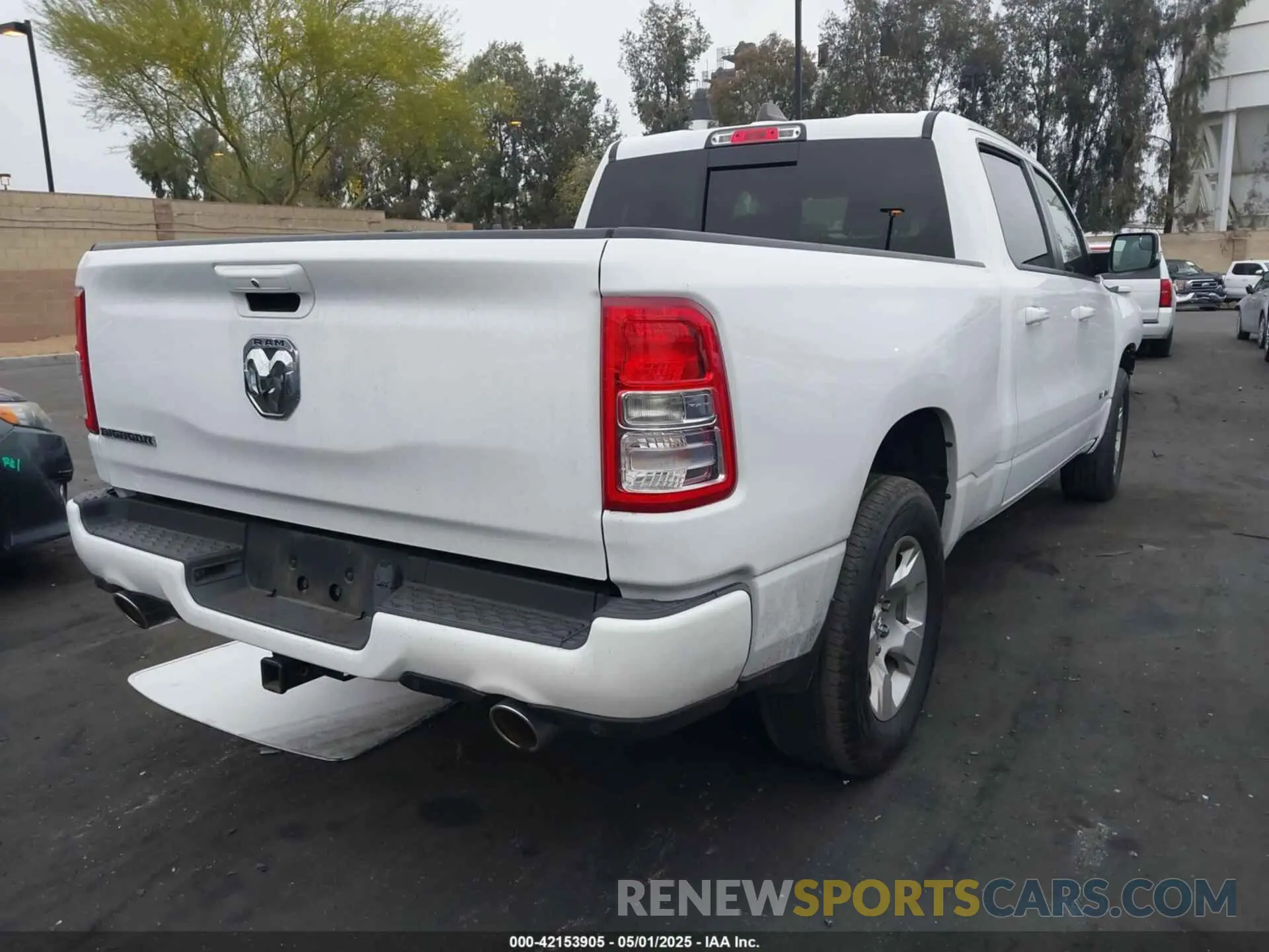 4 Photograph of a damaged car 1C6RREMT6NN464202 RAM 1500 2022