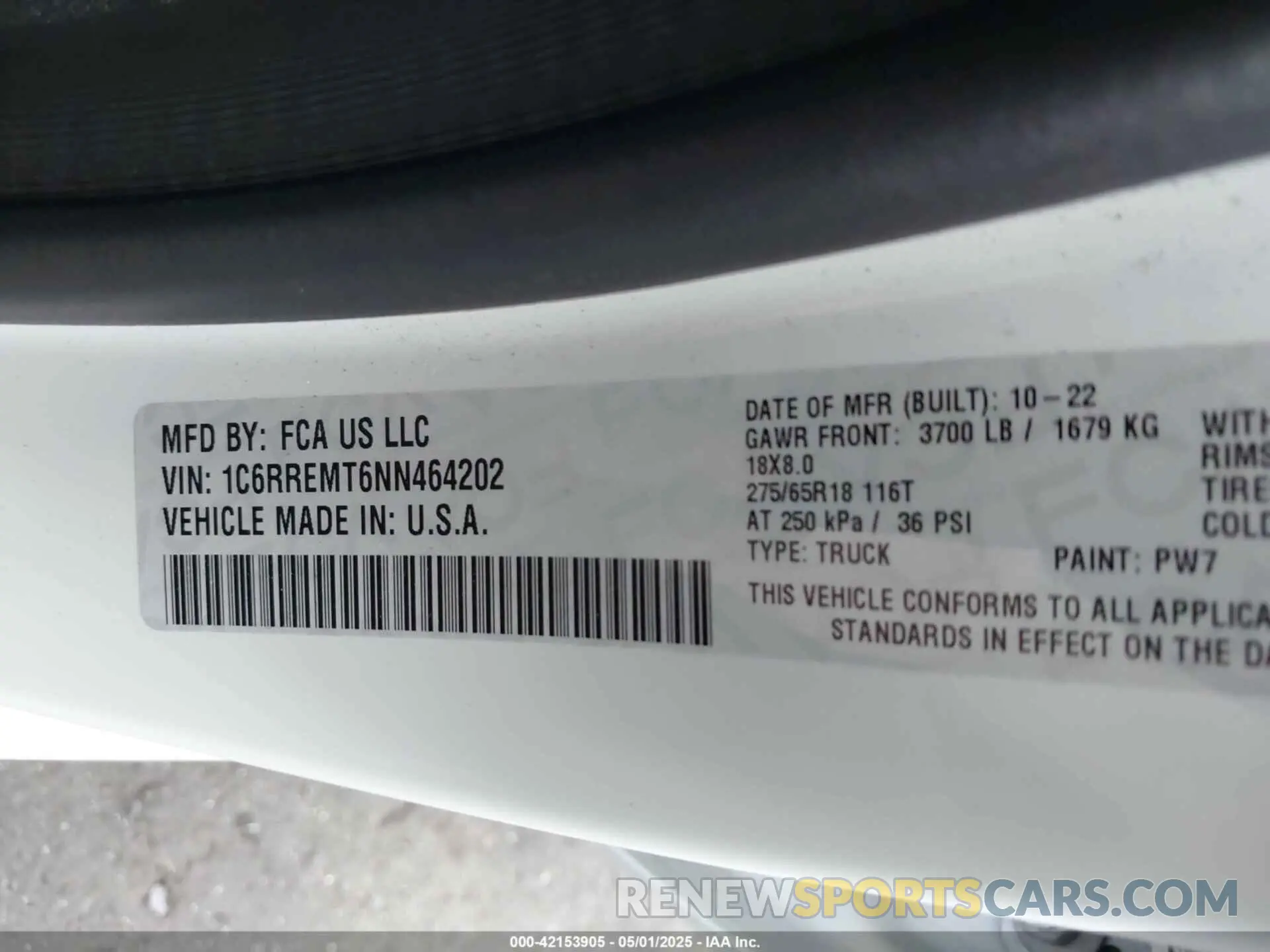 9 Photograph of a damaged car 1C6RREMT6NN464202 RAM 1500 2022