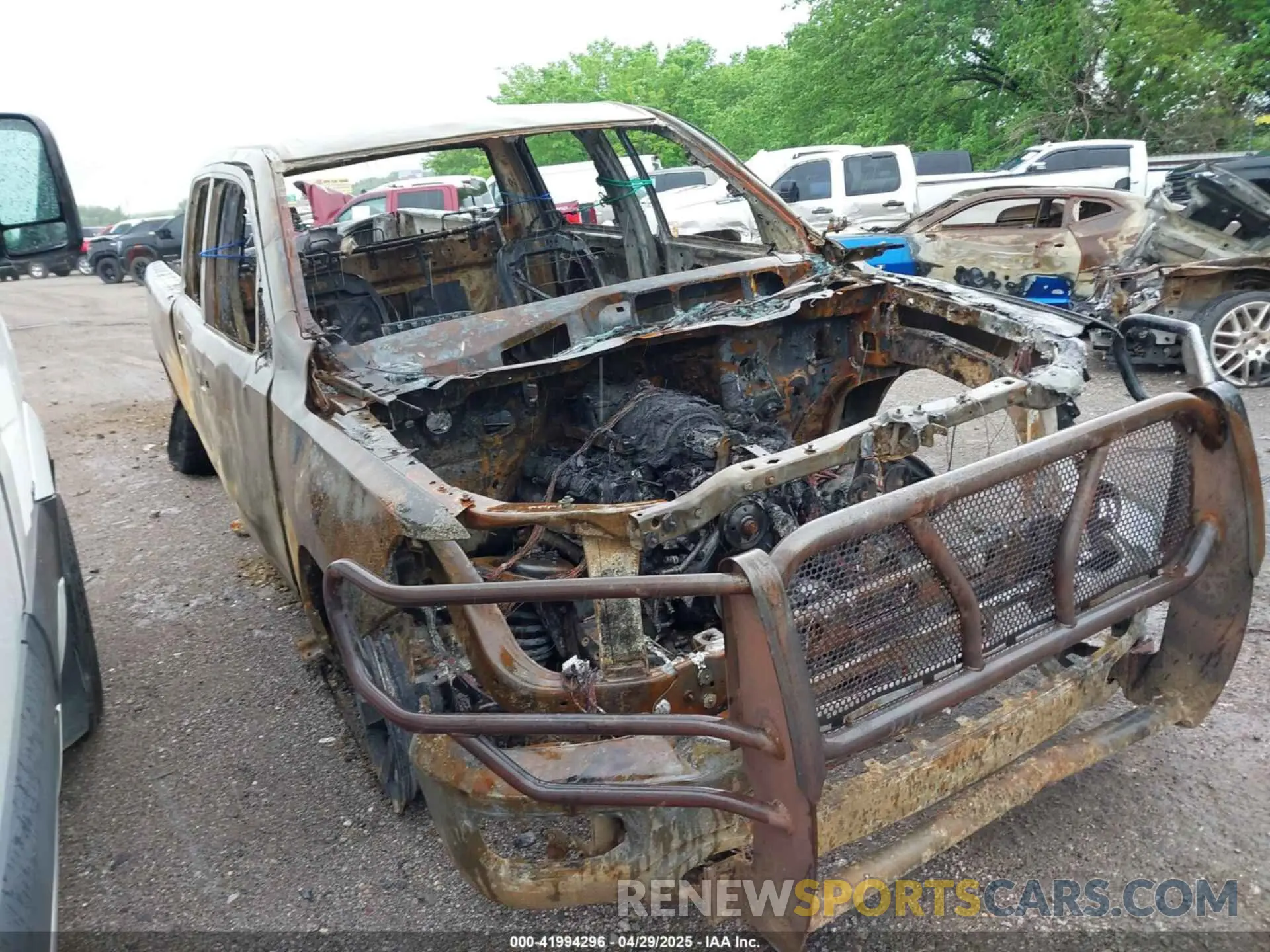 1 Photograph of a damaged car 1C6RRENT8NN451322 RAM 1500 2022