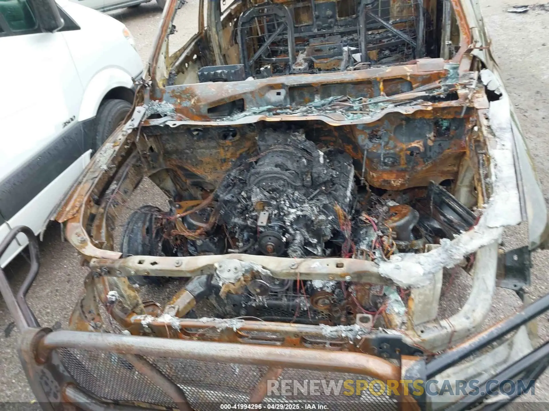 10 Photograph of a damaged car 1C6RRENT8NN451322 RAM 1500 2022