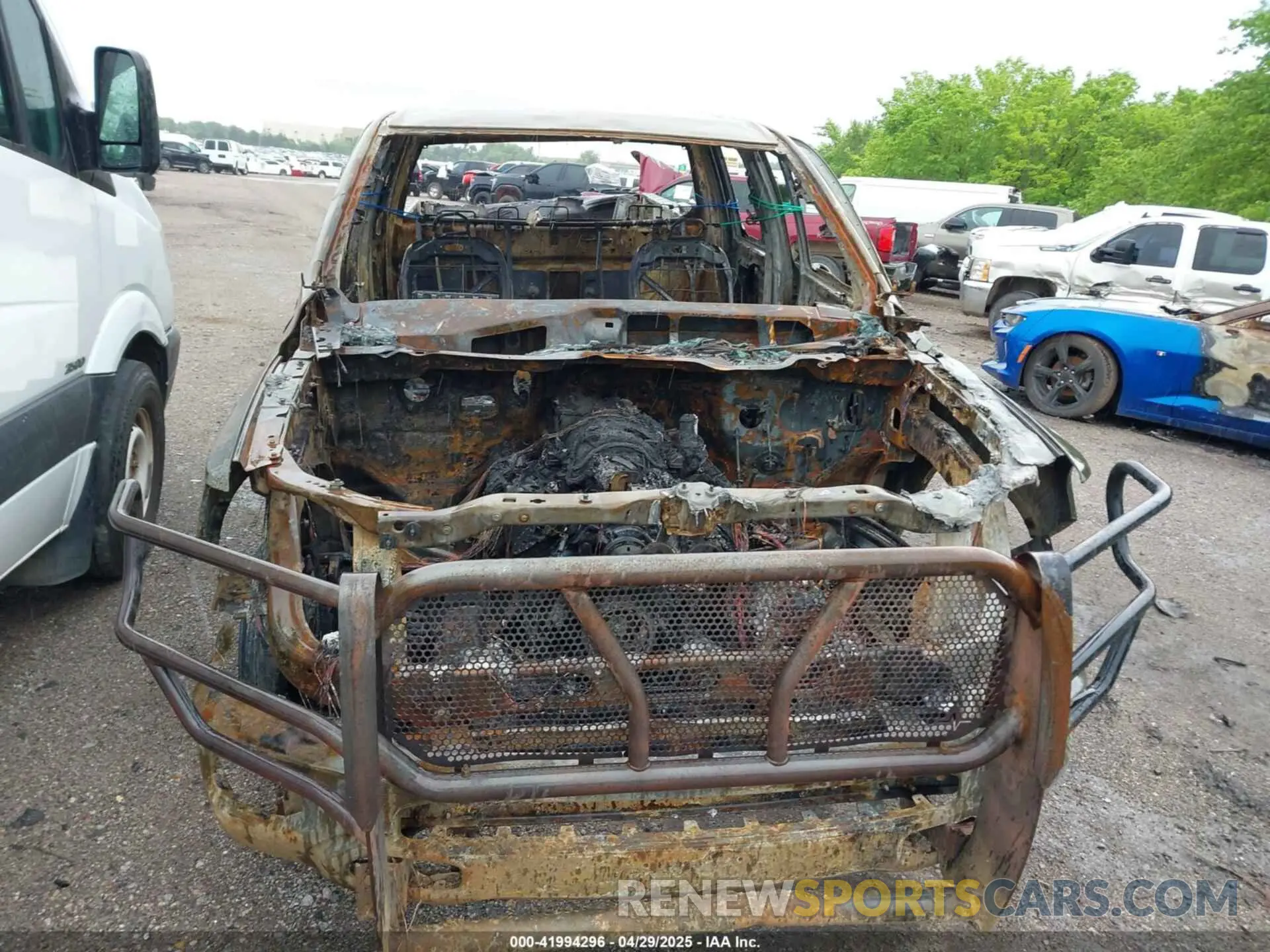12 Photograph of a damaged car 1C6RRENT8NN451322 RAM 1500 2022