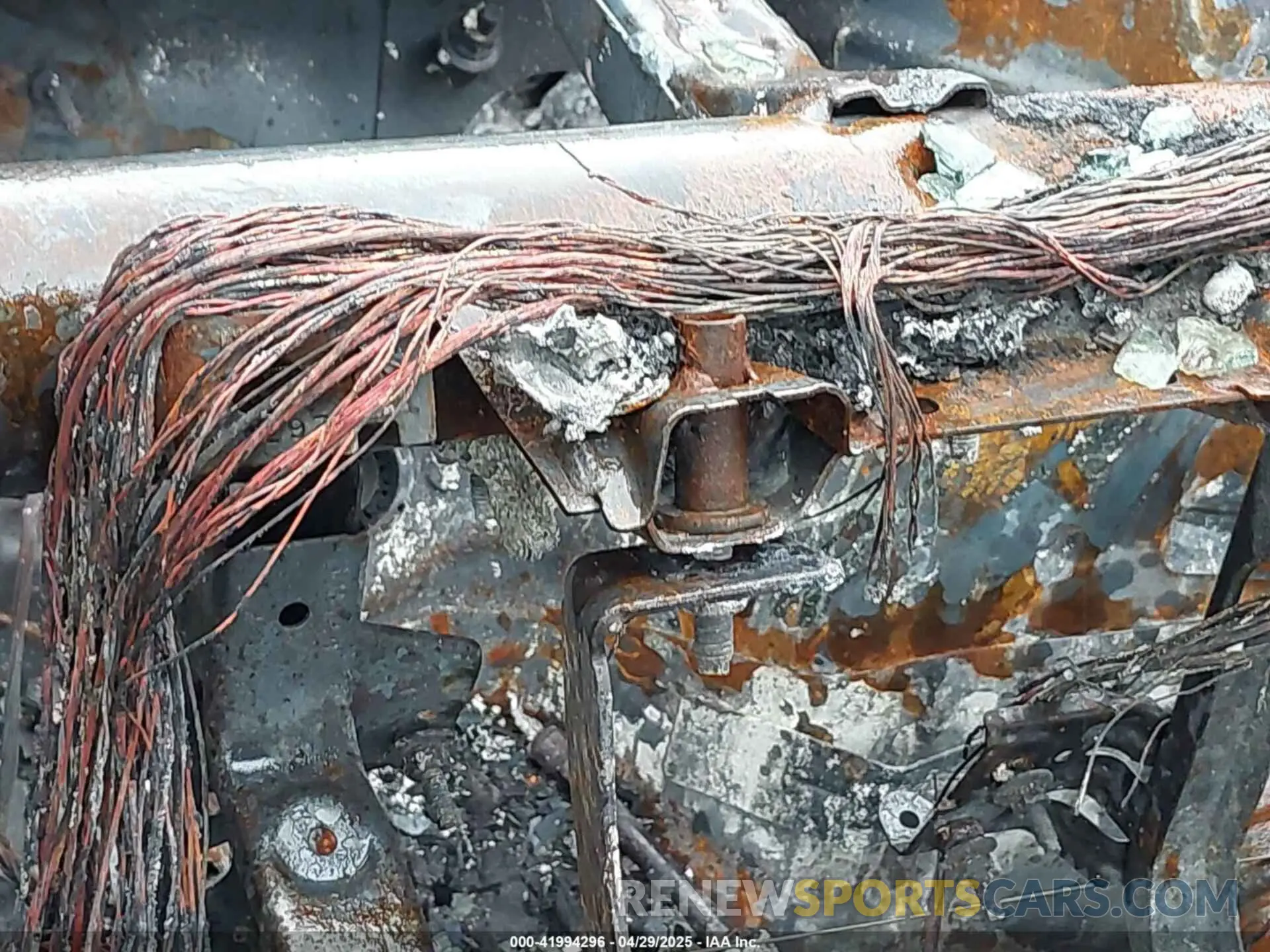 15 Photograph of a damaged car 1C6RRENT8NN451322 RAM 1500 2022