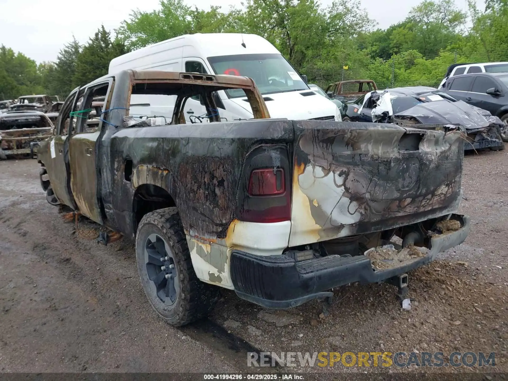 3 Photograph of a damaged car 1C6RRENT8NN451322 RAM 1500 2022