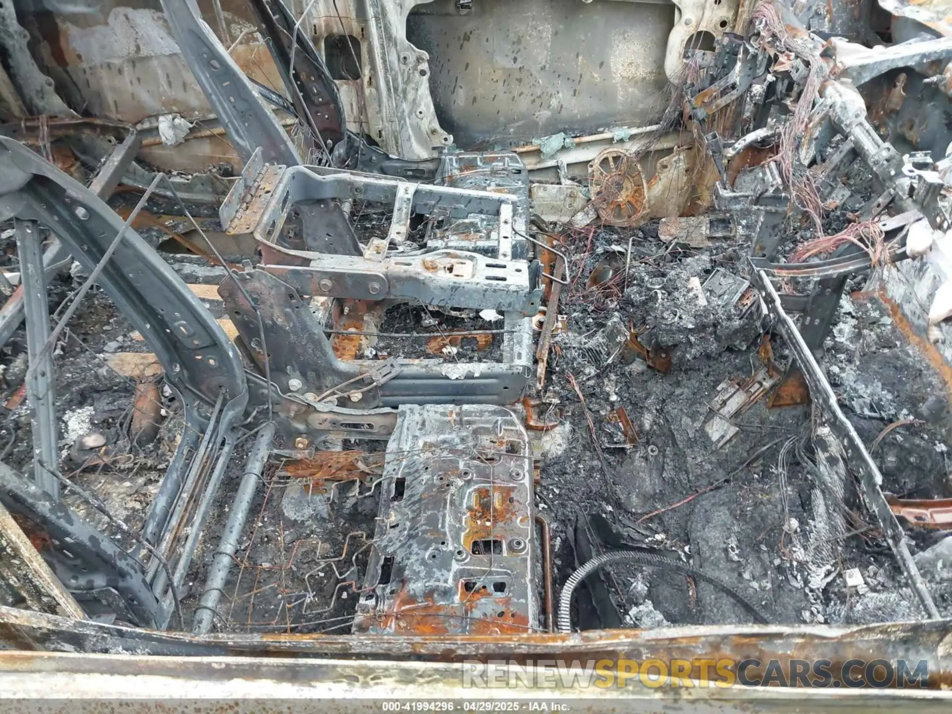 5 Photograph of a damaged car 1C6RRENT8NN451322 RAM 1500 2022
