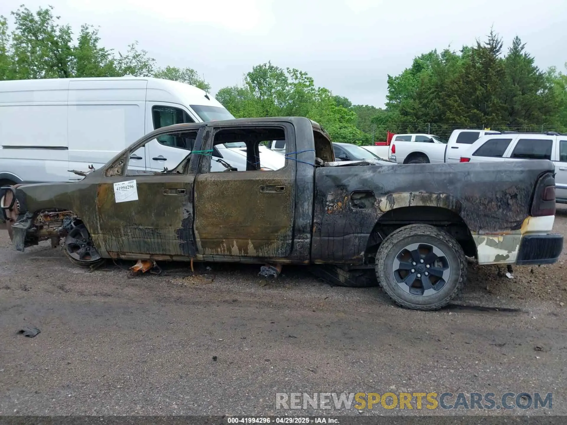 6 Photograph of a damaged car 1C6RRENT8NN451322 RAM 1500 2022